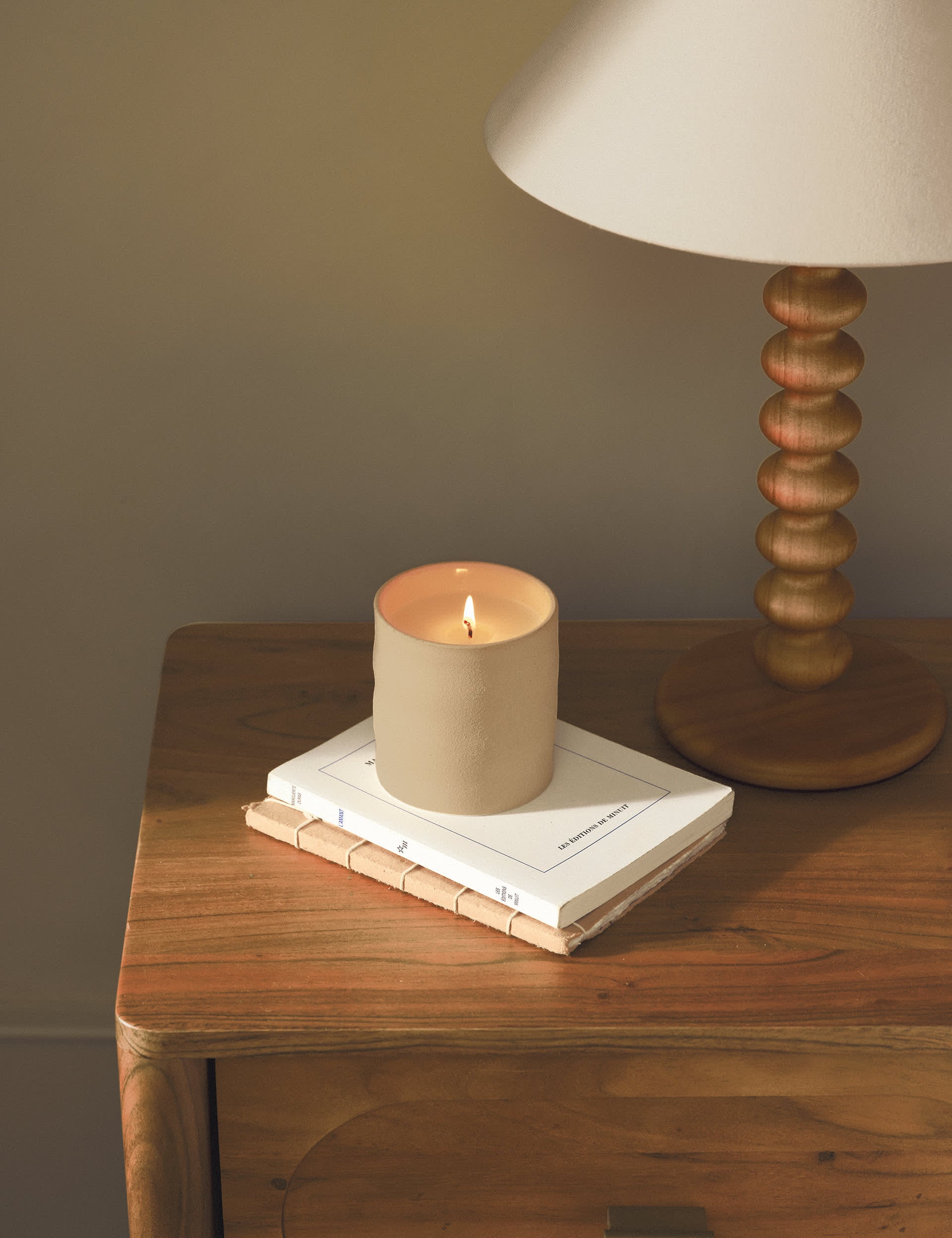 Cloud Ceramic Candle with marshmallow vanilla fragrance, imported from the UK