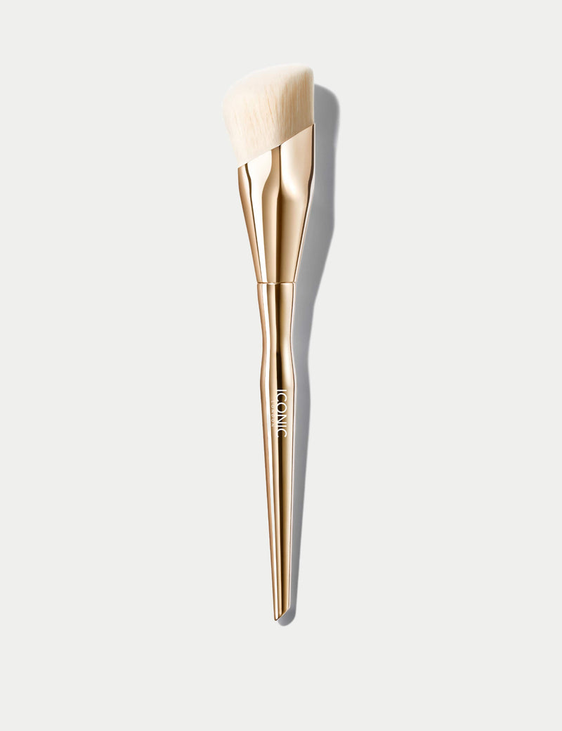 ICONIC London diamond-shaped complexion brush - British product