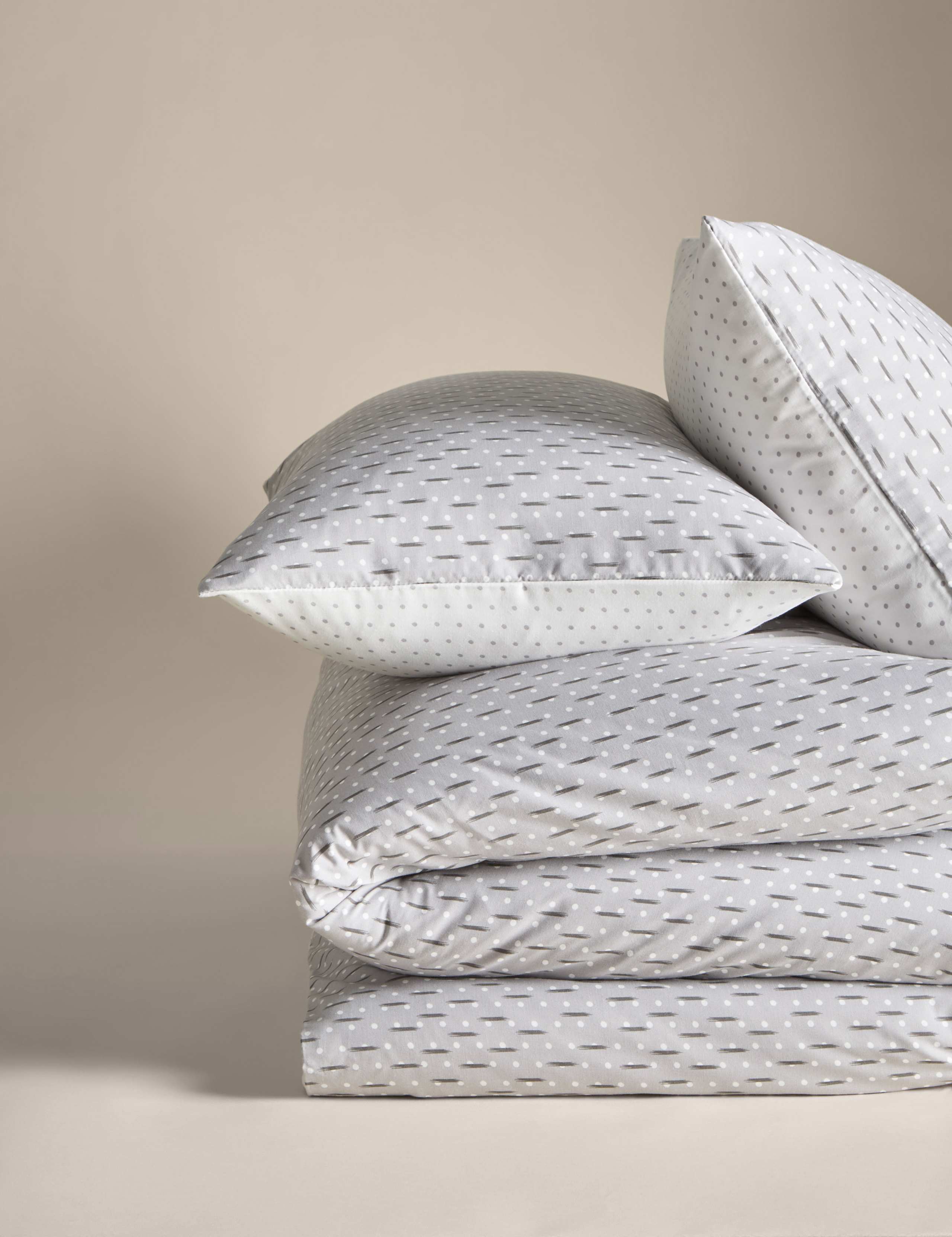 Cotton blend geometric bedding set, UK version