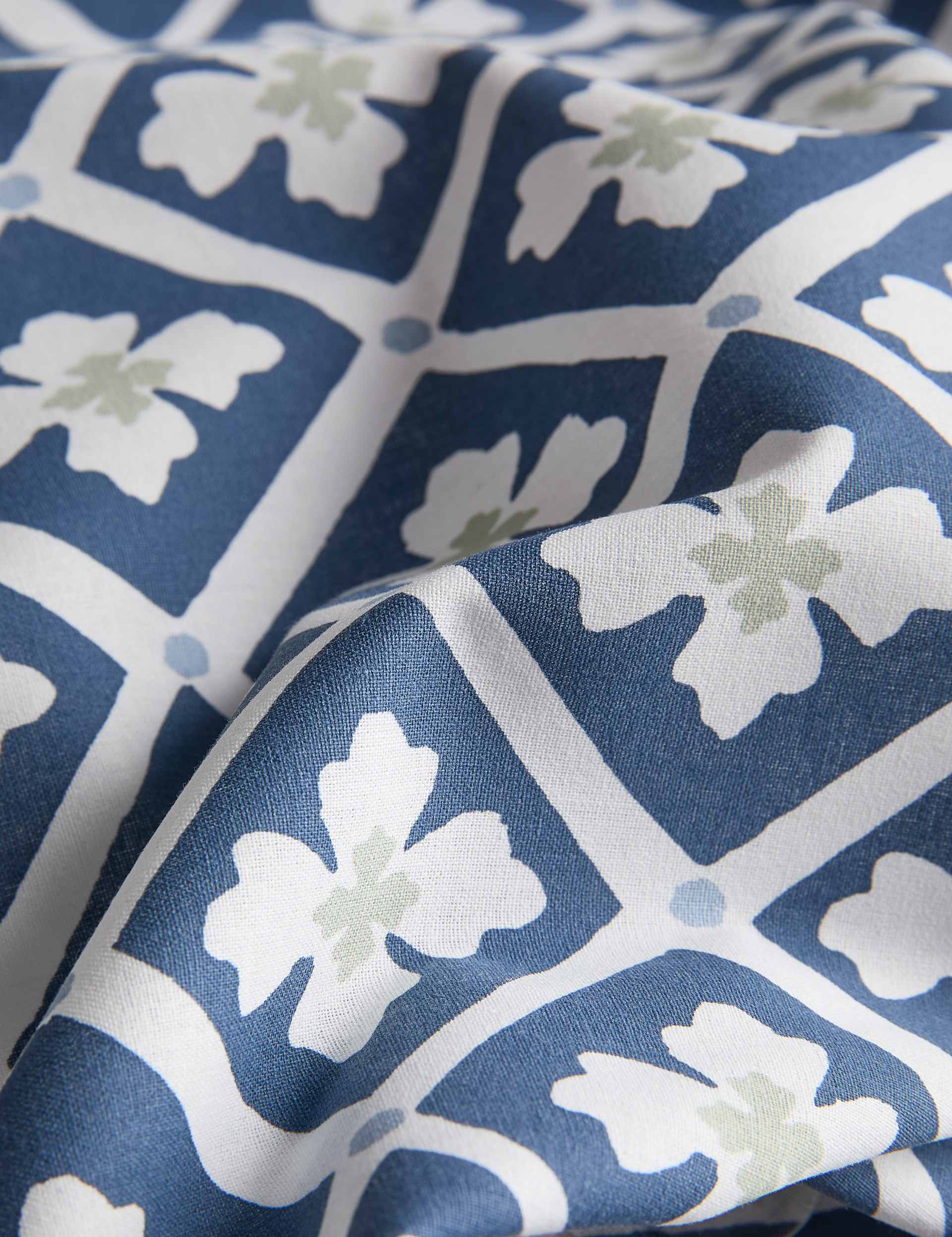 Cotton blend geometric tile bedding set, UK version