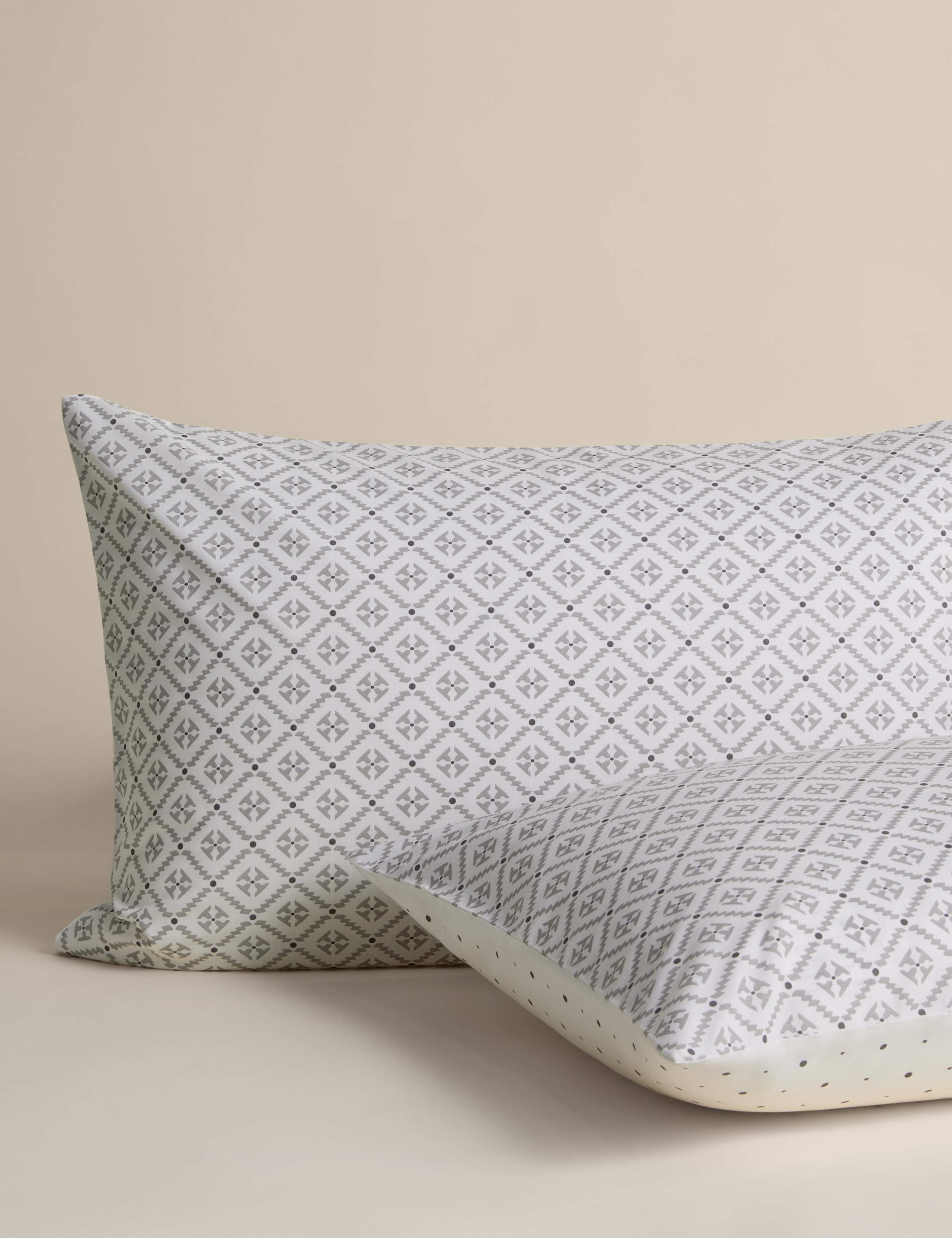 Cotton blend geometric tile bedding set, UK version