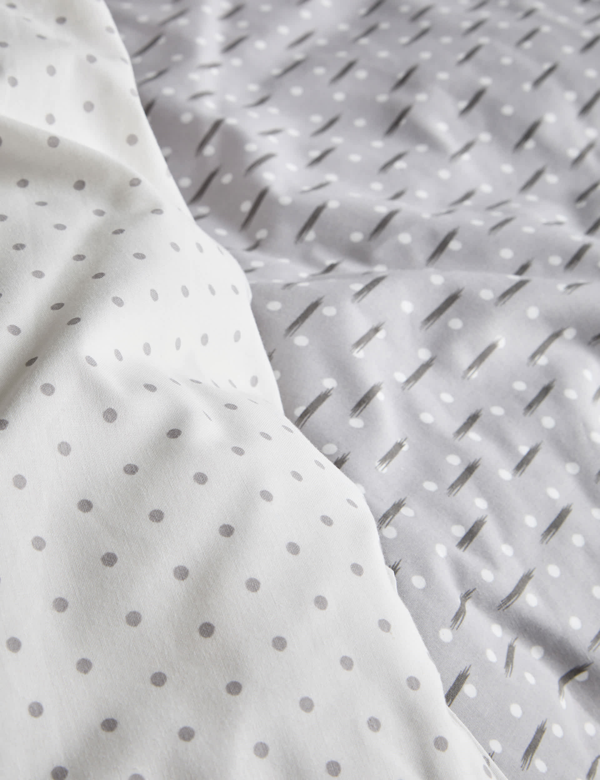 Cotton blend spotty reversible bedding set - British product