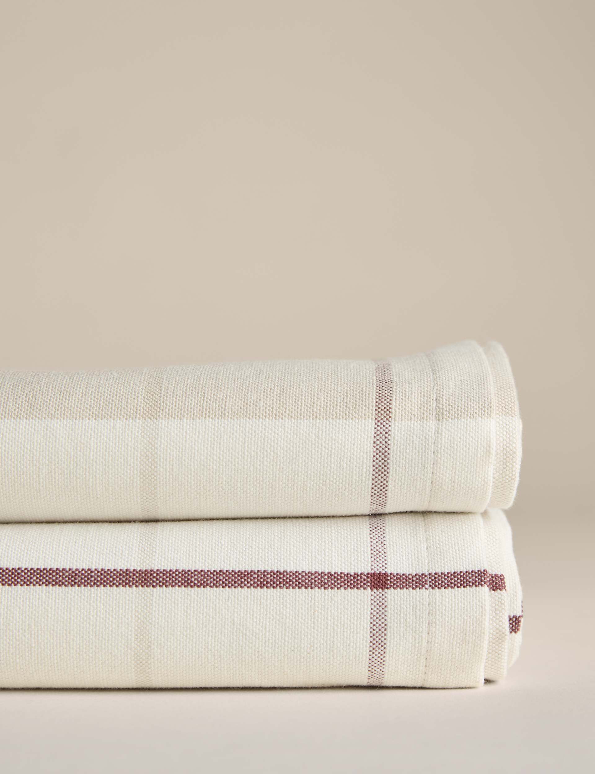 Cotton-rich checked tablecloth 140x230 cm - British product