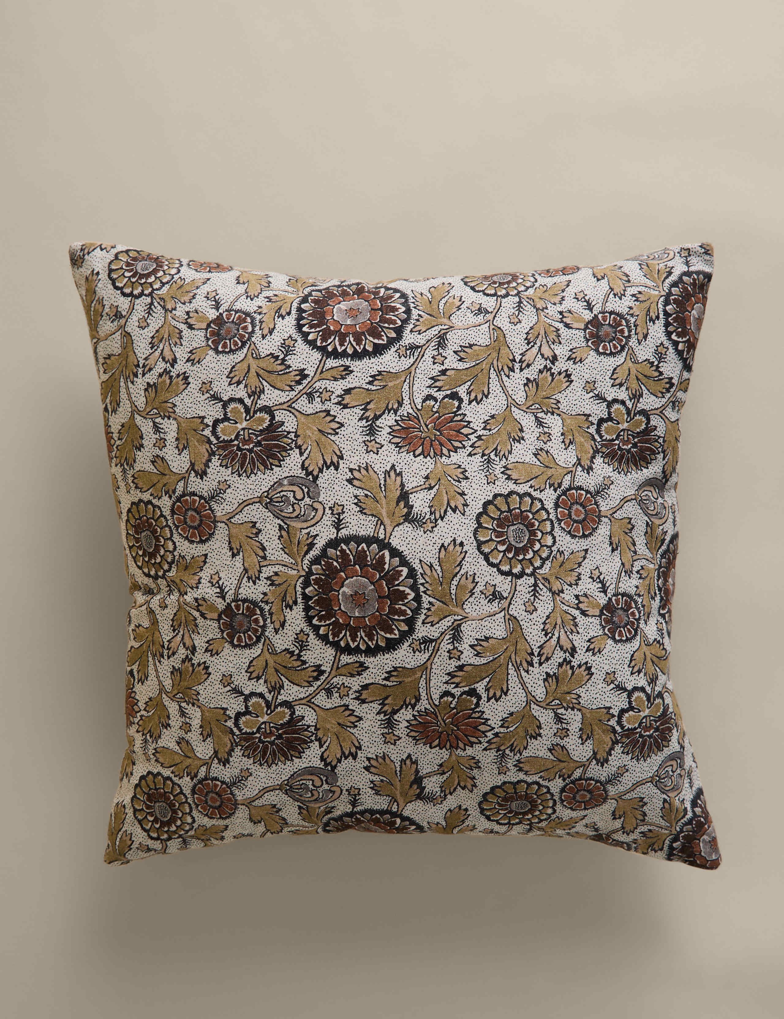 Floral cushion 50cm, UK version