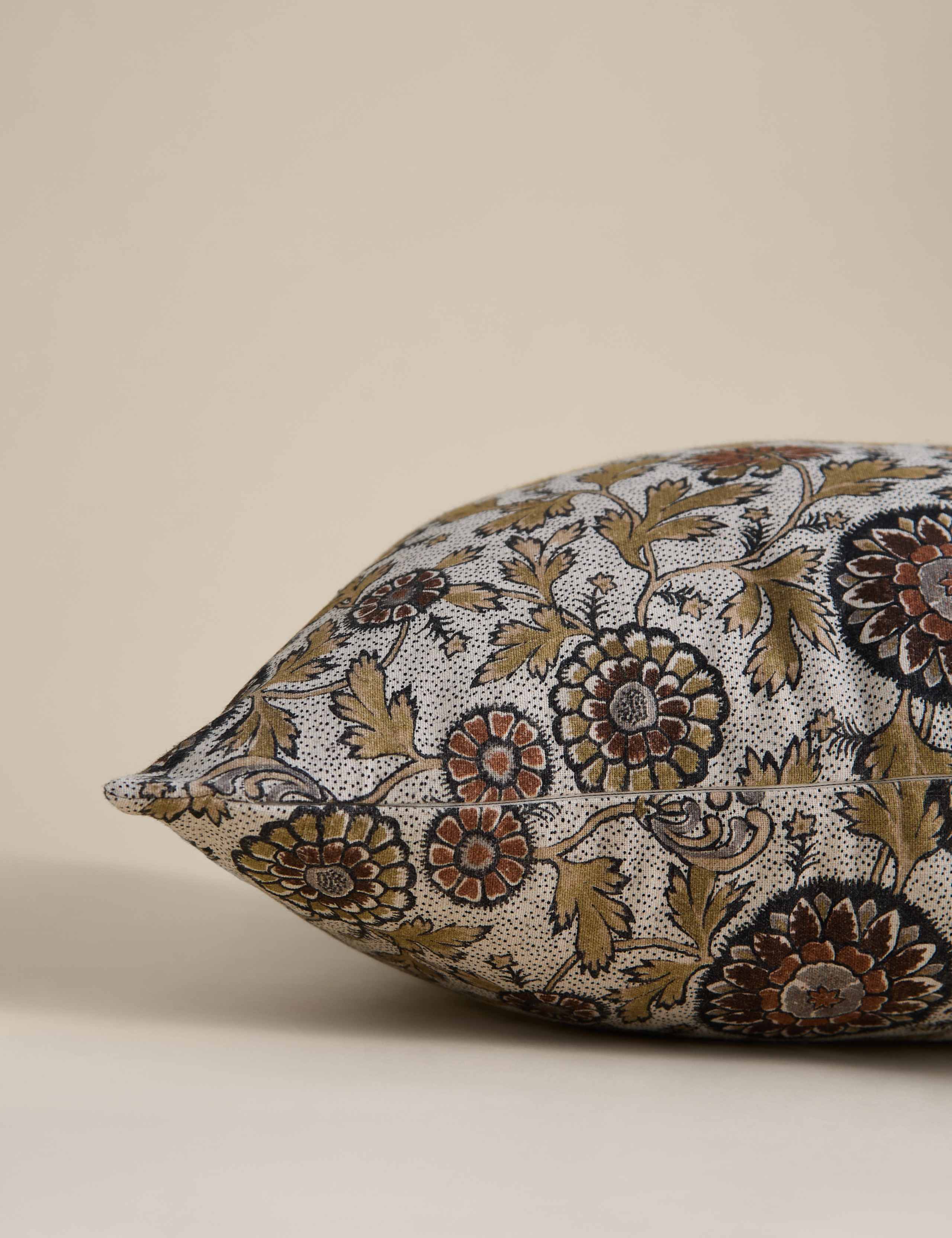 Floral cushion 50cm, UK version