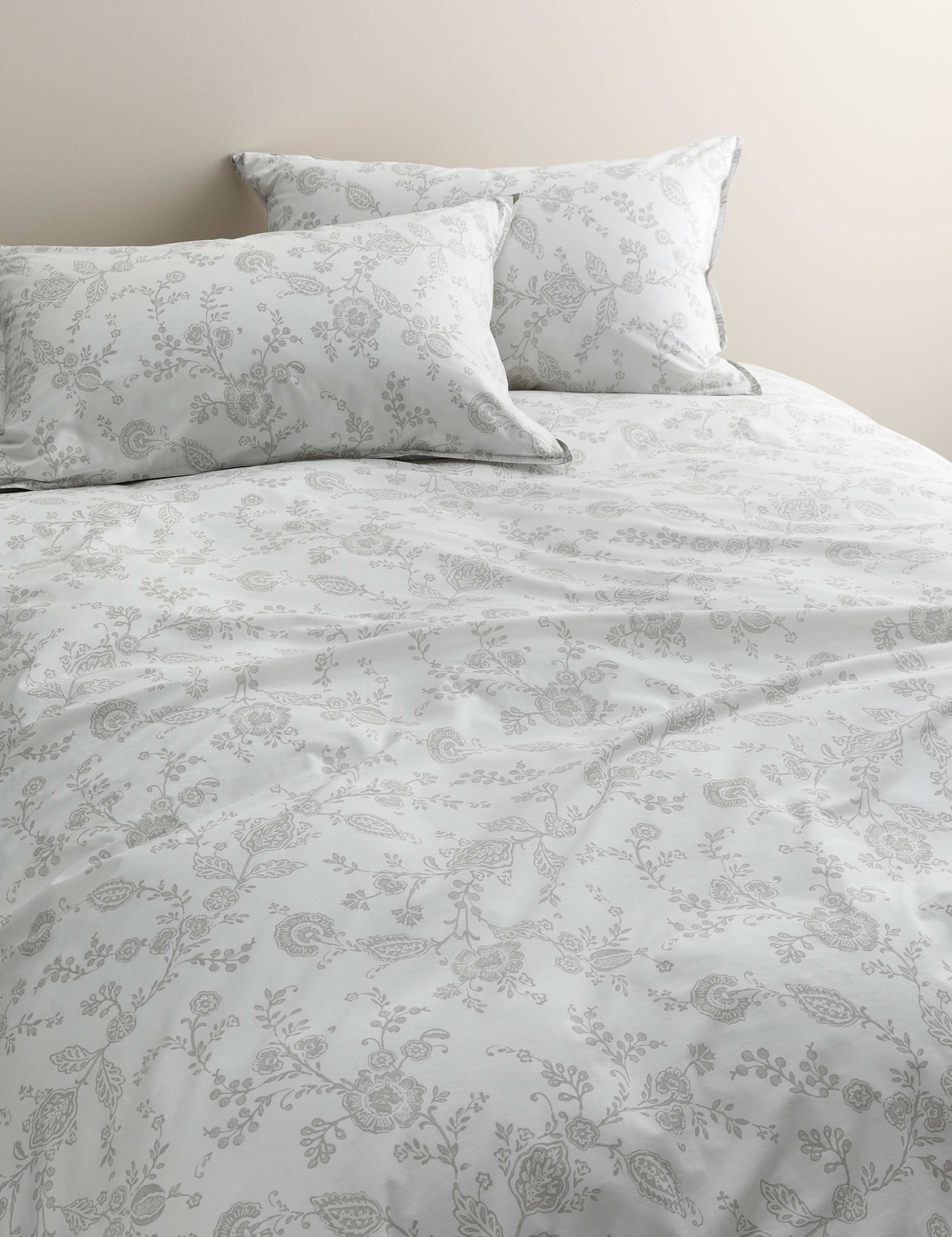 Cotton rich trailing floral bedding set, imported from the UK