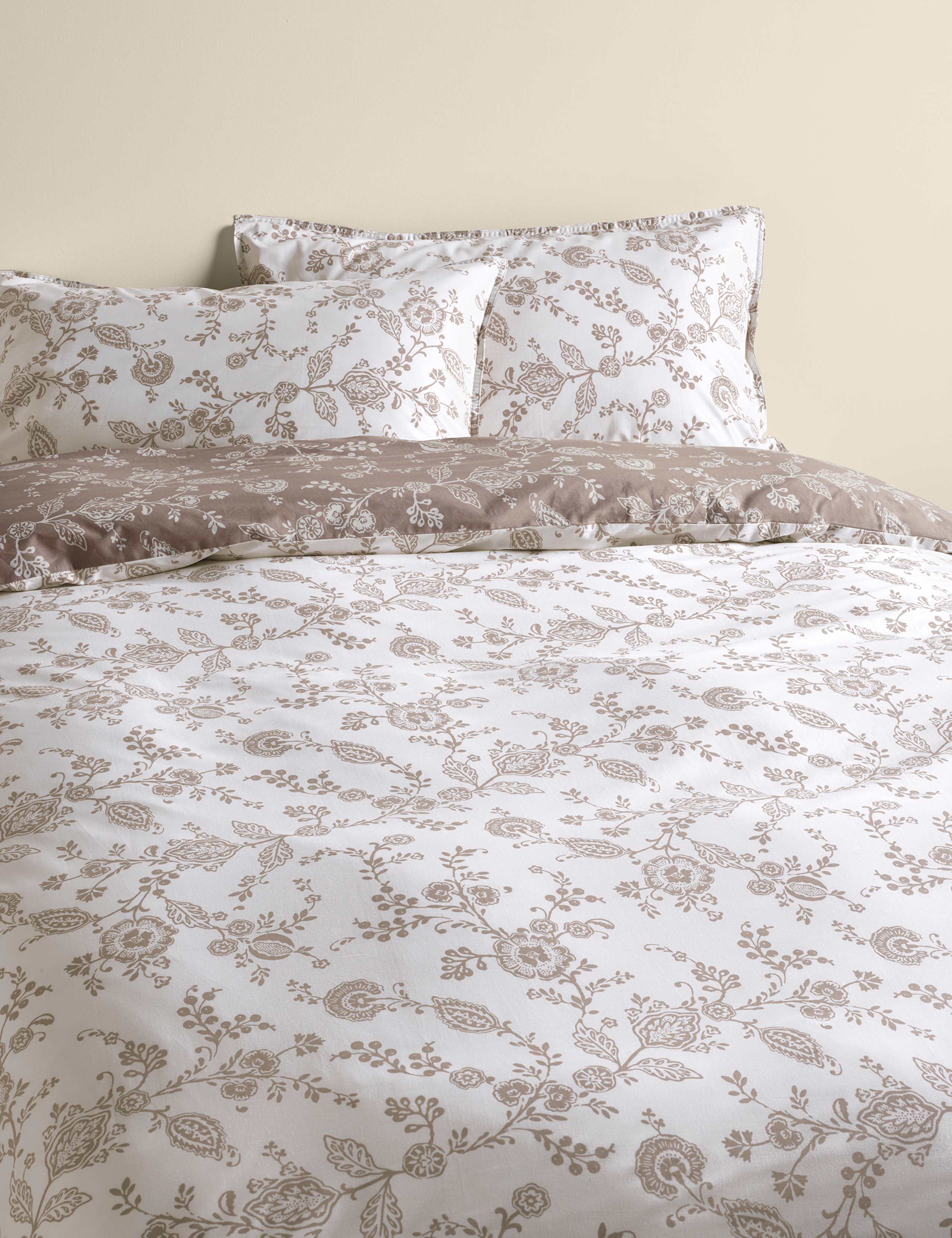 Cotton rich trailing floral bedding set, imported from the UK