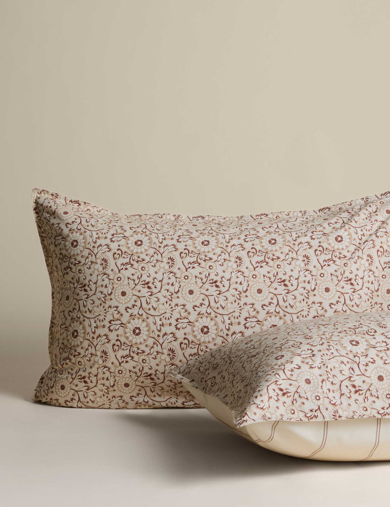 Floral cotton rich woodblock bedding set with StayNew technology - British product