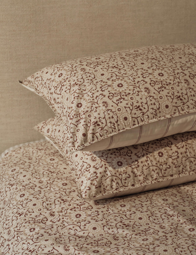 Floral cotton rich woodblock bedding set with StayNew technology - British product