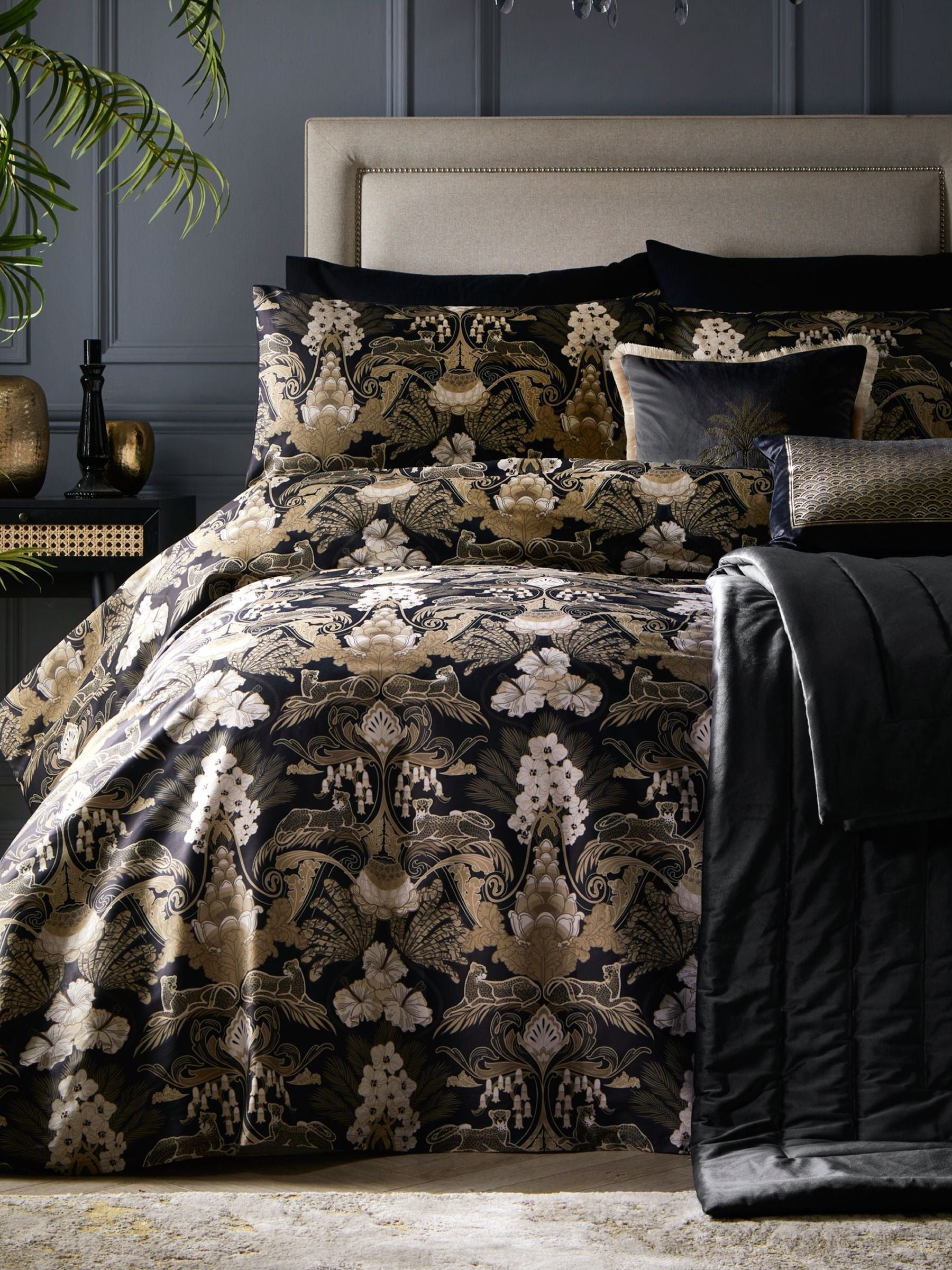 Laurence Llewelyn-Bowen Black Suburban Jungle duvet cover and pillowcase set, UK version
