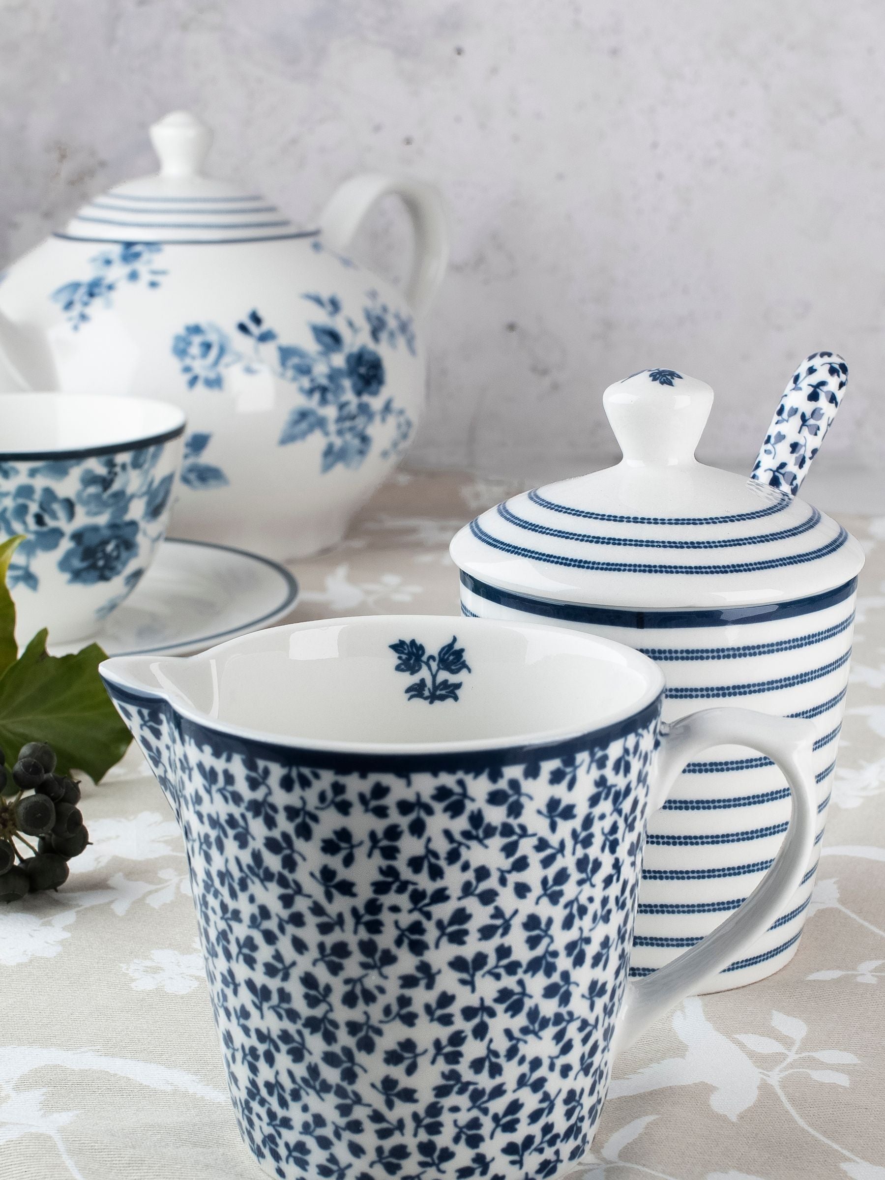 Laura Ashley Blue Blueprint milk jug and sugar pot set 25cl, UK version