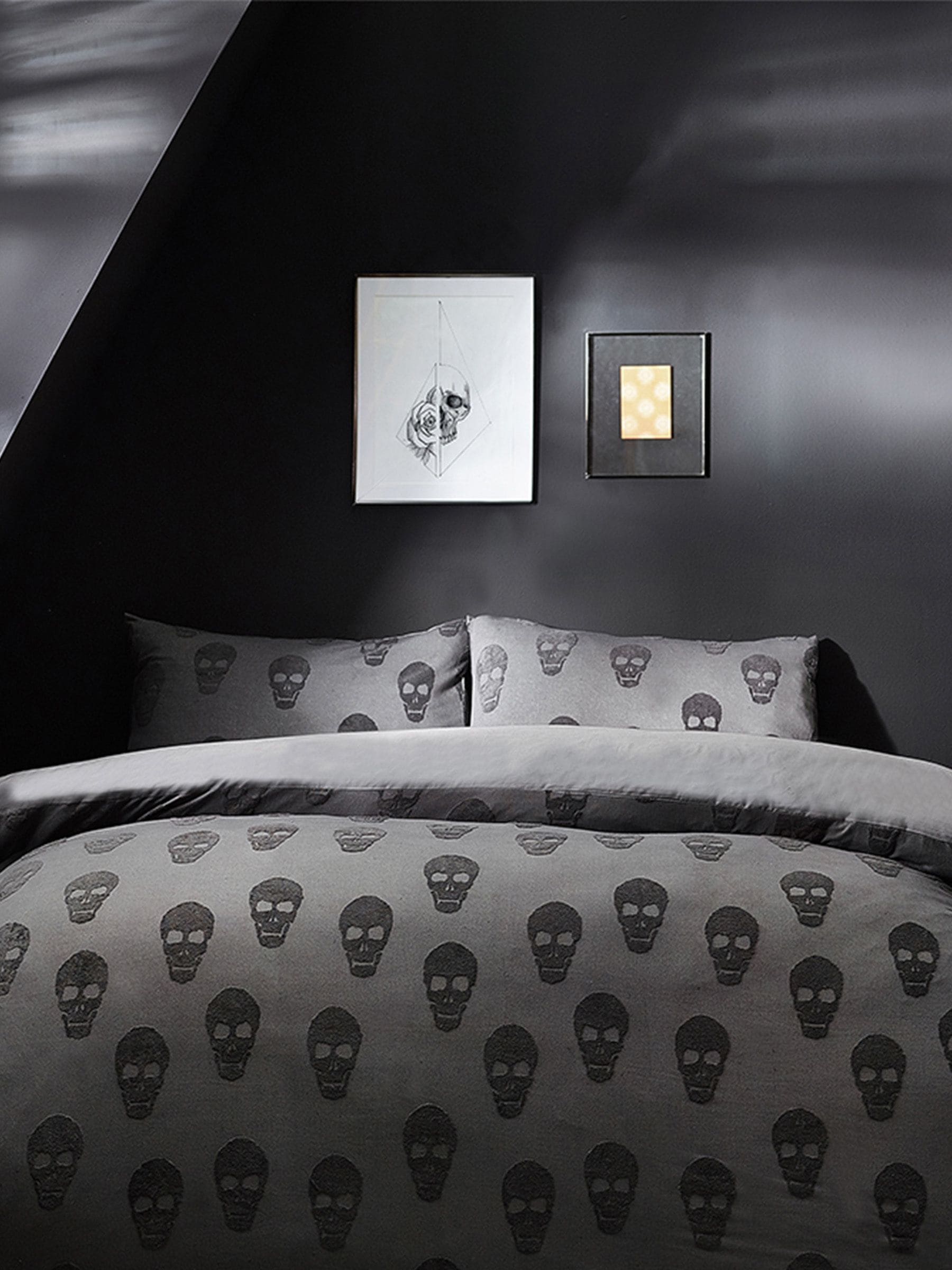 Furn grey skulls tufted duvet cover and pillowcase set in 100% cotton - British product