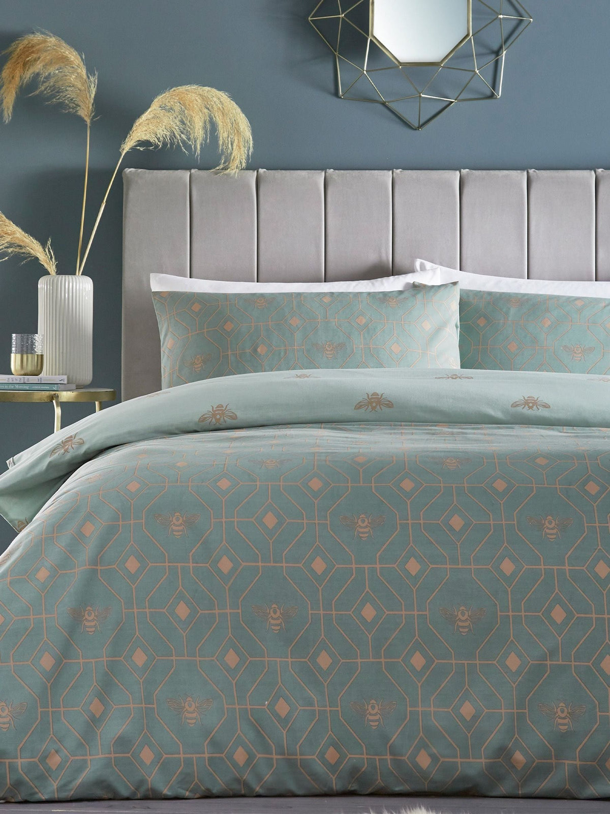 Green Bee Deco reversible duvet cover and pillowcase set - British product