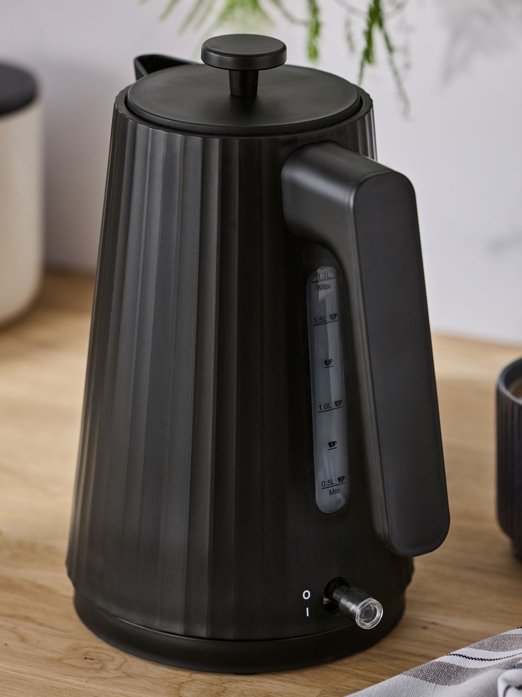 Black sleek electric kettle 1.7 litre - British product