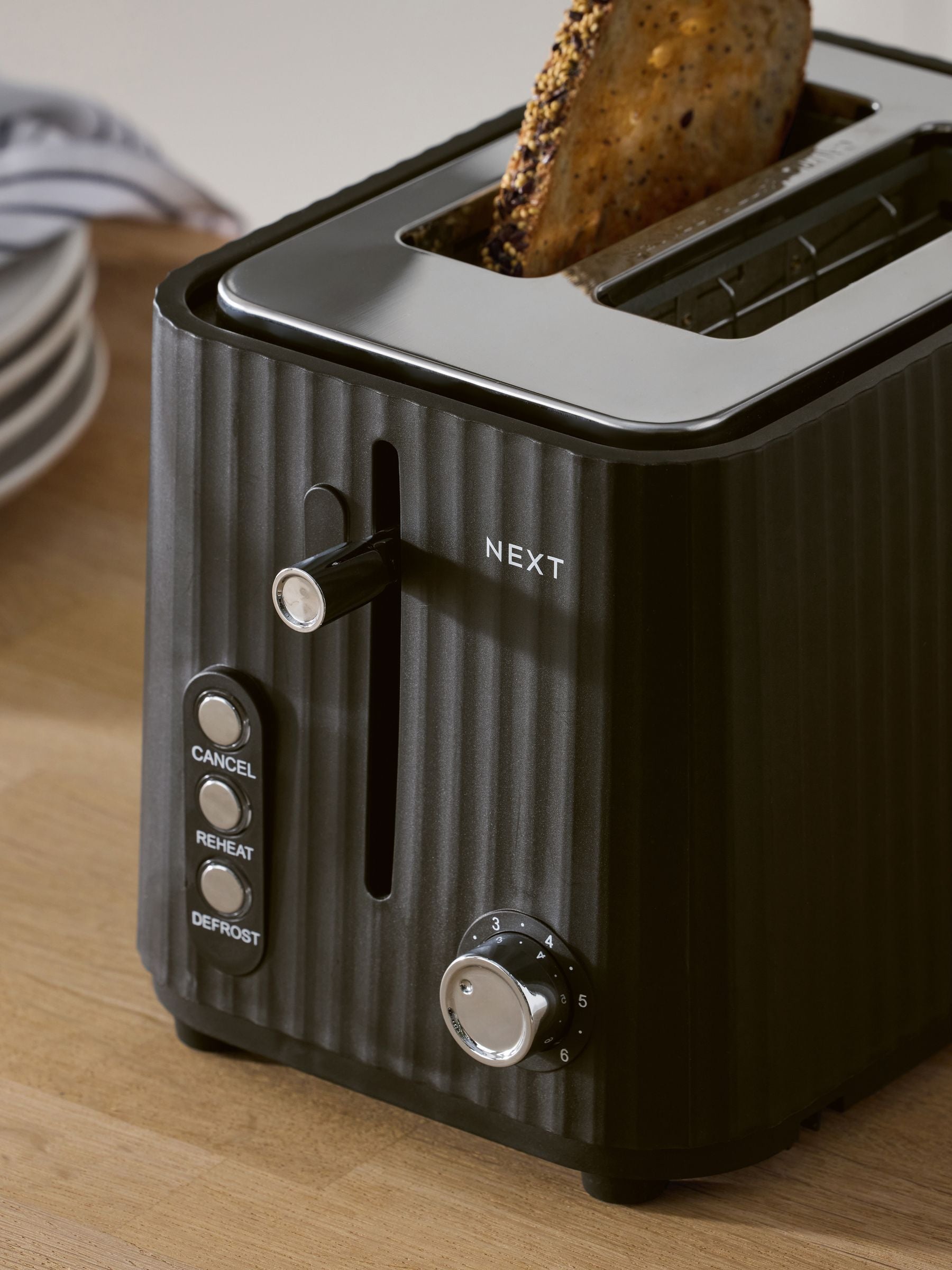 Black sleek 2 slice toaster - British product