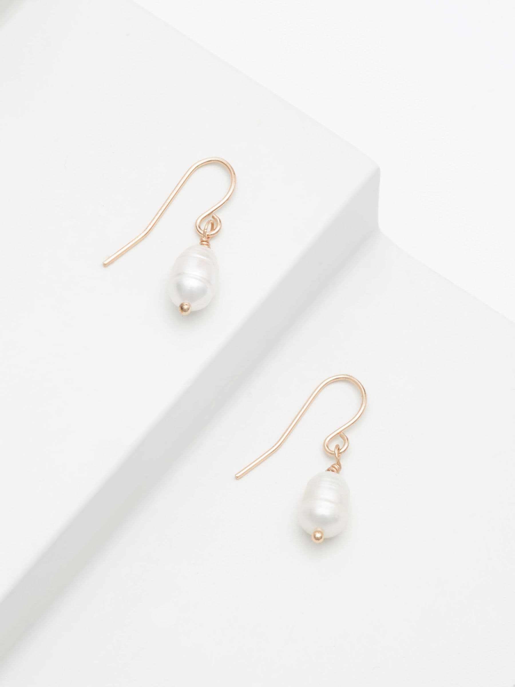Gold tone freshwater pearl delicate earrings, UK version