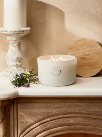 Weiter Country Luxe Spa Retreat Lavendel und Geranie 3-Docht-Kerze – Online bei McGrocer kaufen