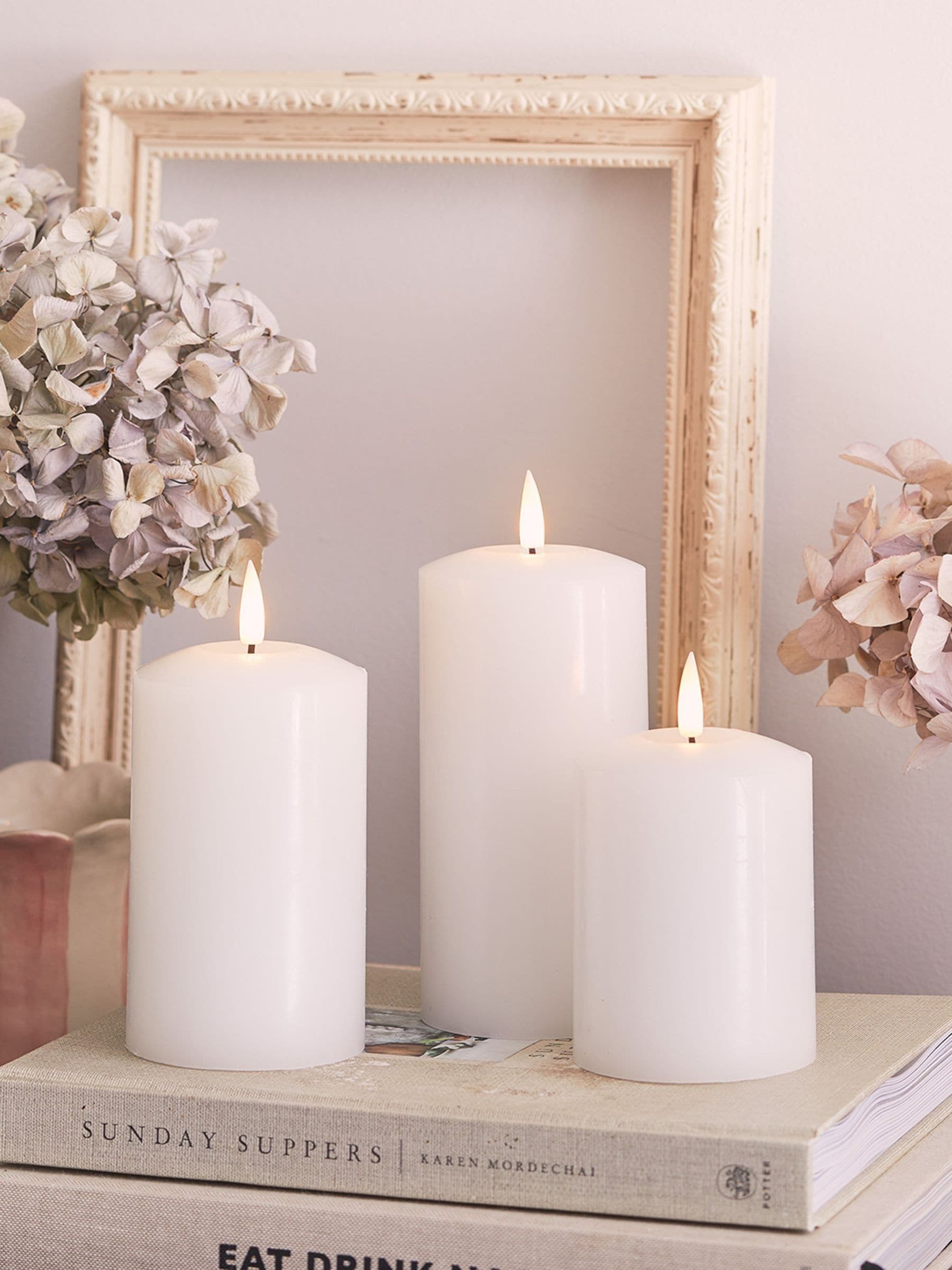 Lights4fun White TruGlow LED pillar candle trio, UK version