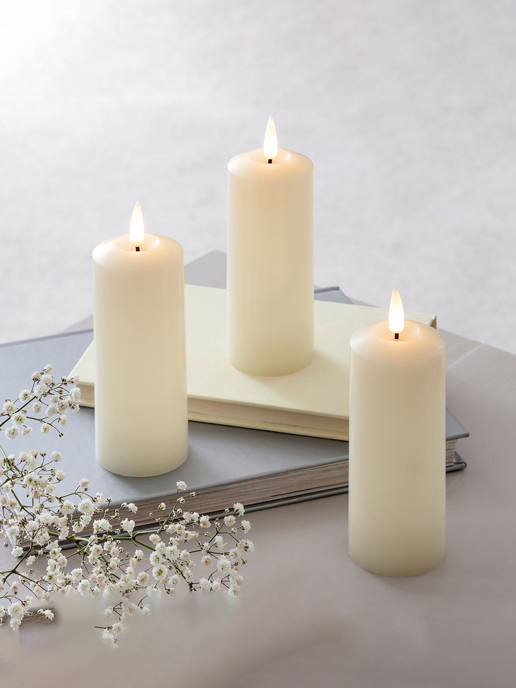مجموعة شموع Lights4fun TruGlow LED Slim Pillar Trio، إصدار المملكة المتحدة