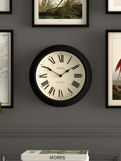 Jones Clocks Svart Romertall Dekorativ Veggklokke 30,5cm