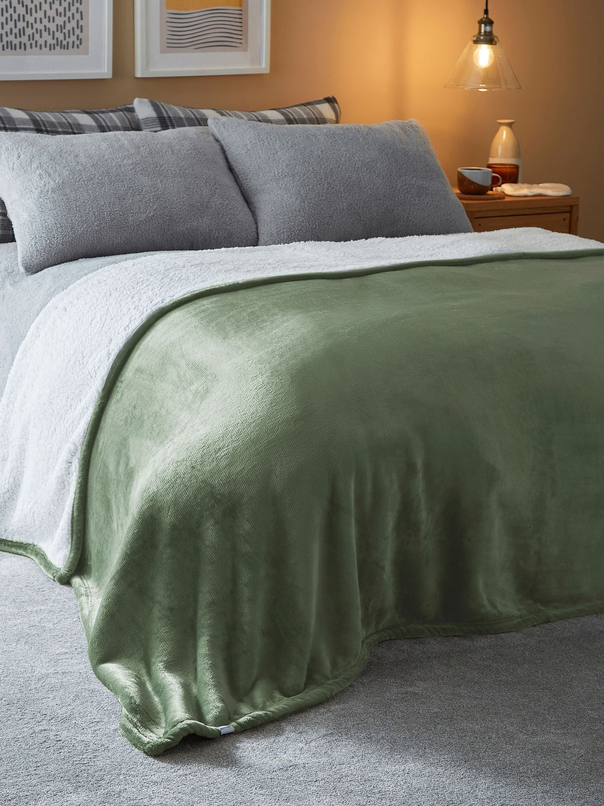 Silentnight Green Giant Snugsie blanket - British product