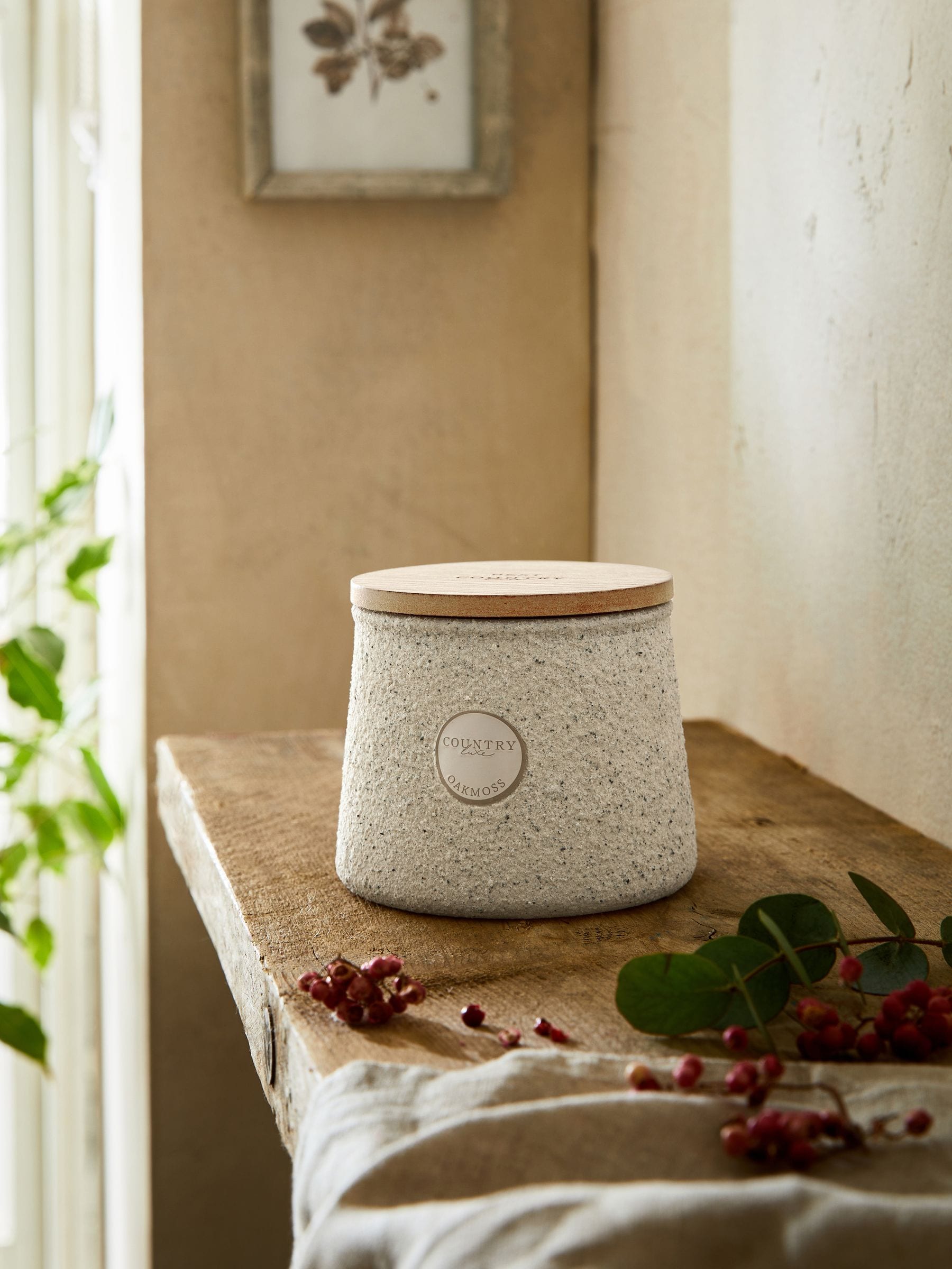 Country Luxe Oakmoss Pink Pepper and Sandalwood Candle - British product