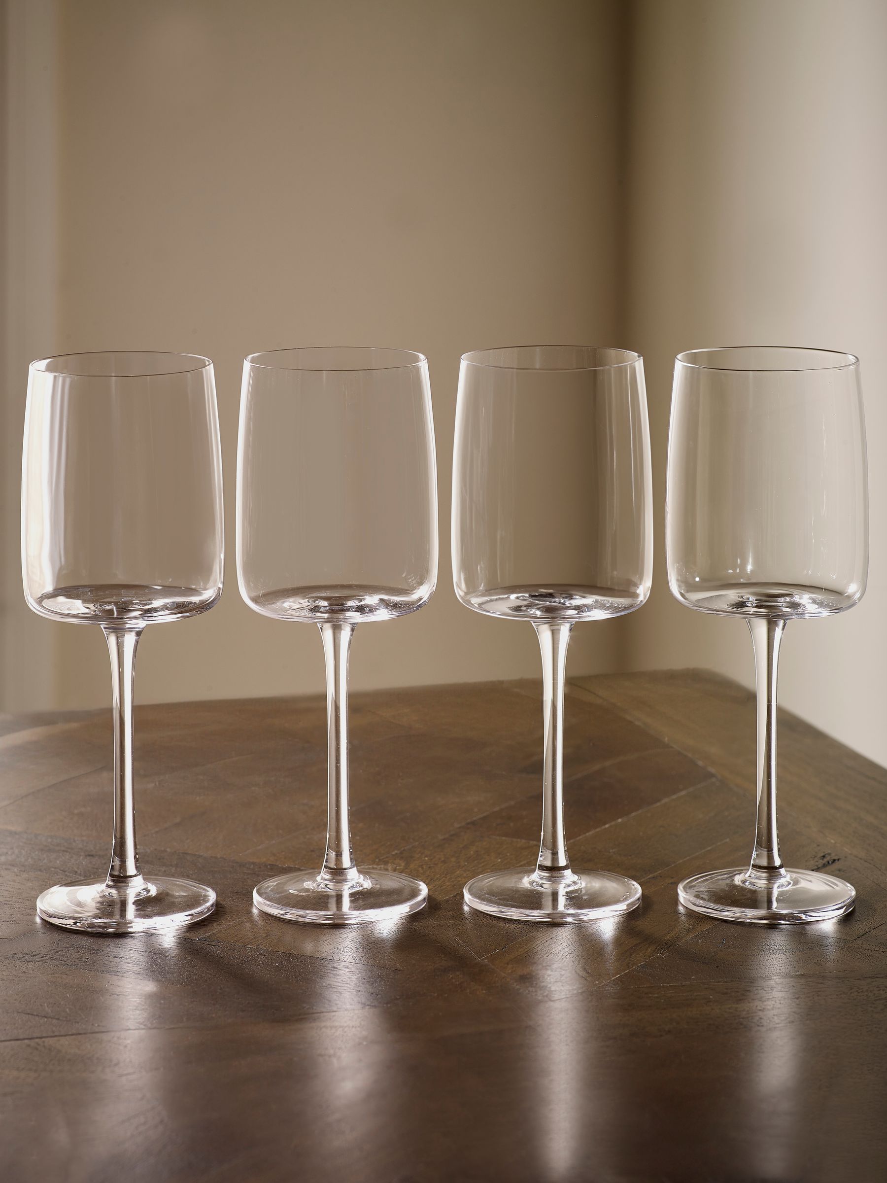 Set of 4 angular red wine glasses, 21cm height - British product