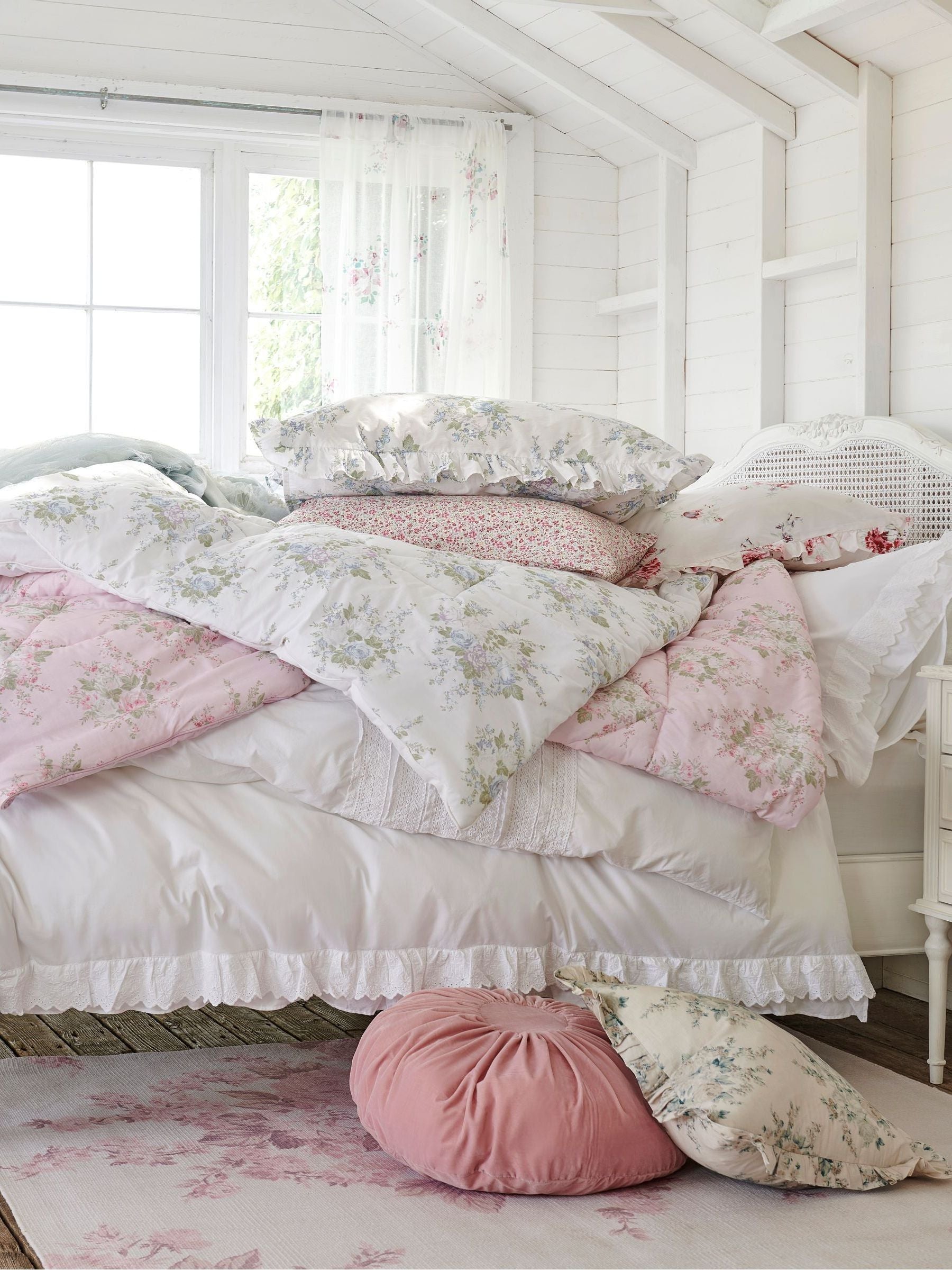 Shabby Chic aqua rose blossom quilted bedspread 260cm - British product