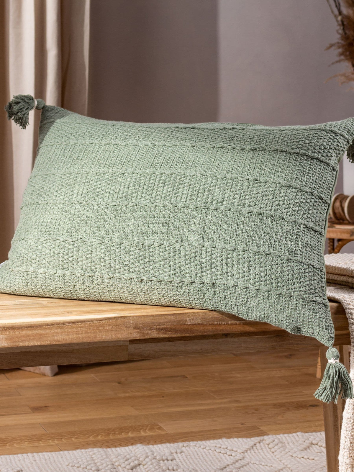 Yard eucalyptus green Caliche cushion - British product