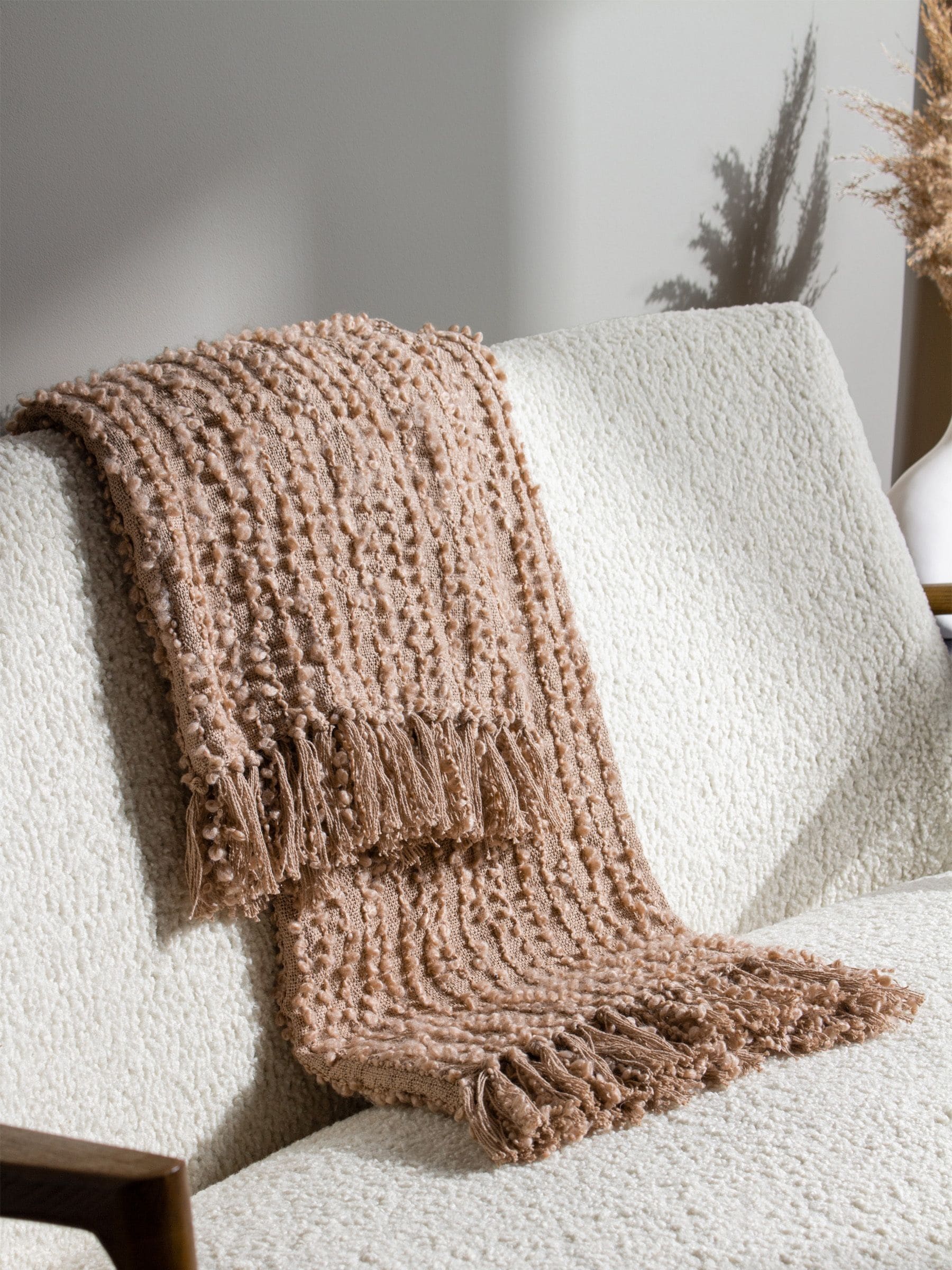 HÖEM Gips-Rosa Boucle-Garn Fransen-Überwurf - Britisches Produkt