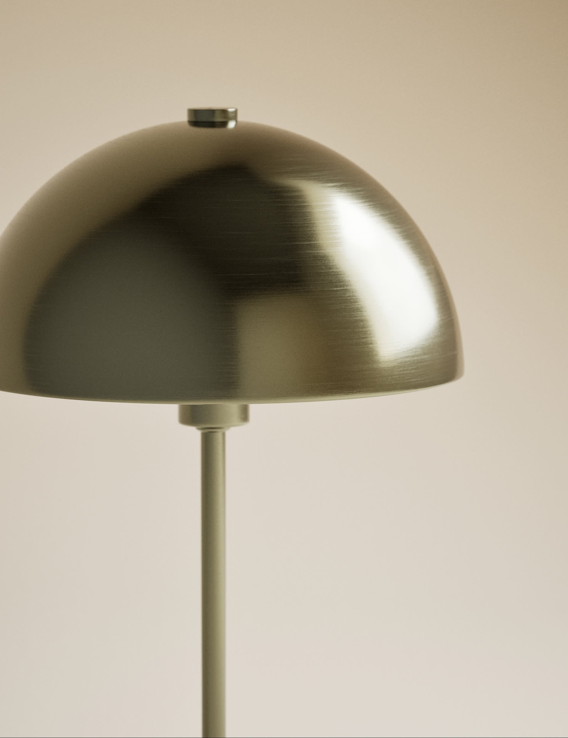 Dome table lamp in refined metal 34.6 cm - British product