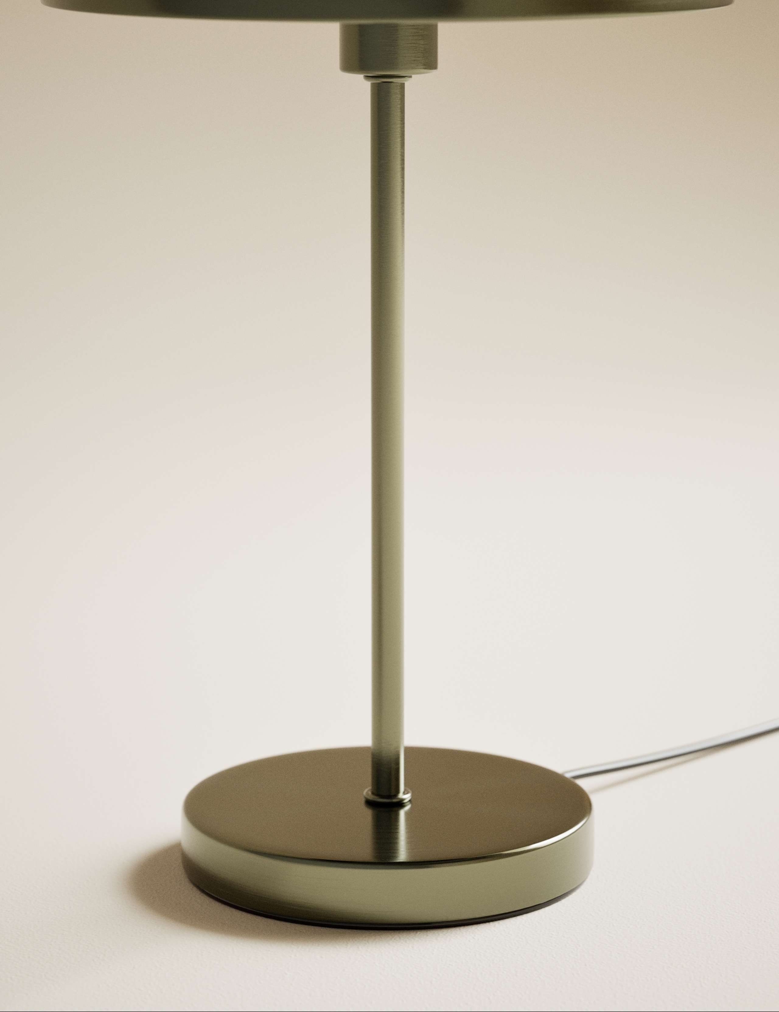 Dome table lamp in refined metal 34.6 cm - British product
