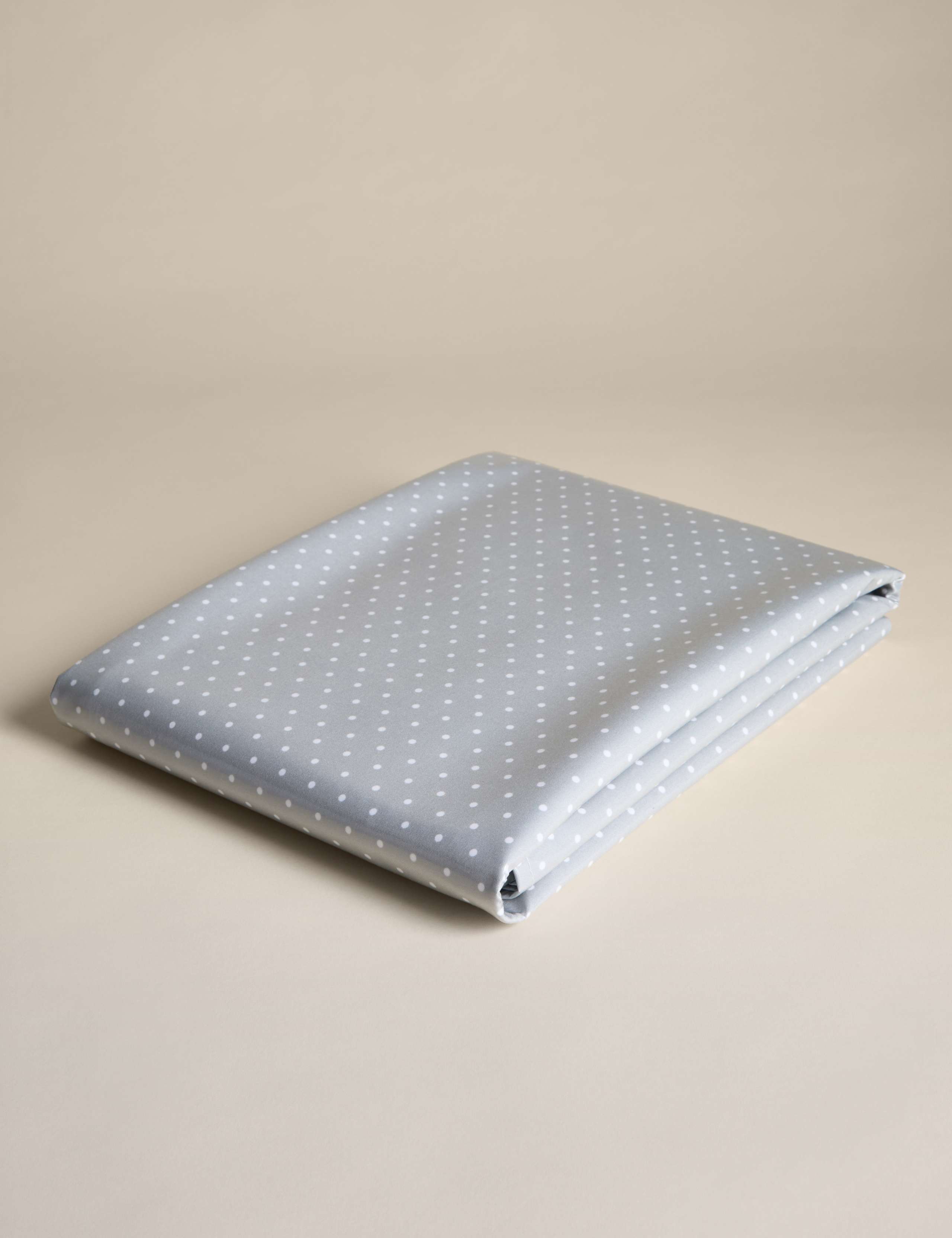 Dotted wipe clean tablecloth 140x230 cm - British product