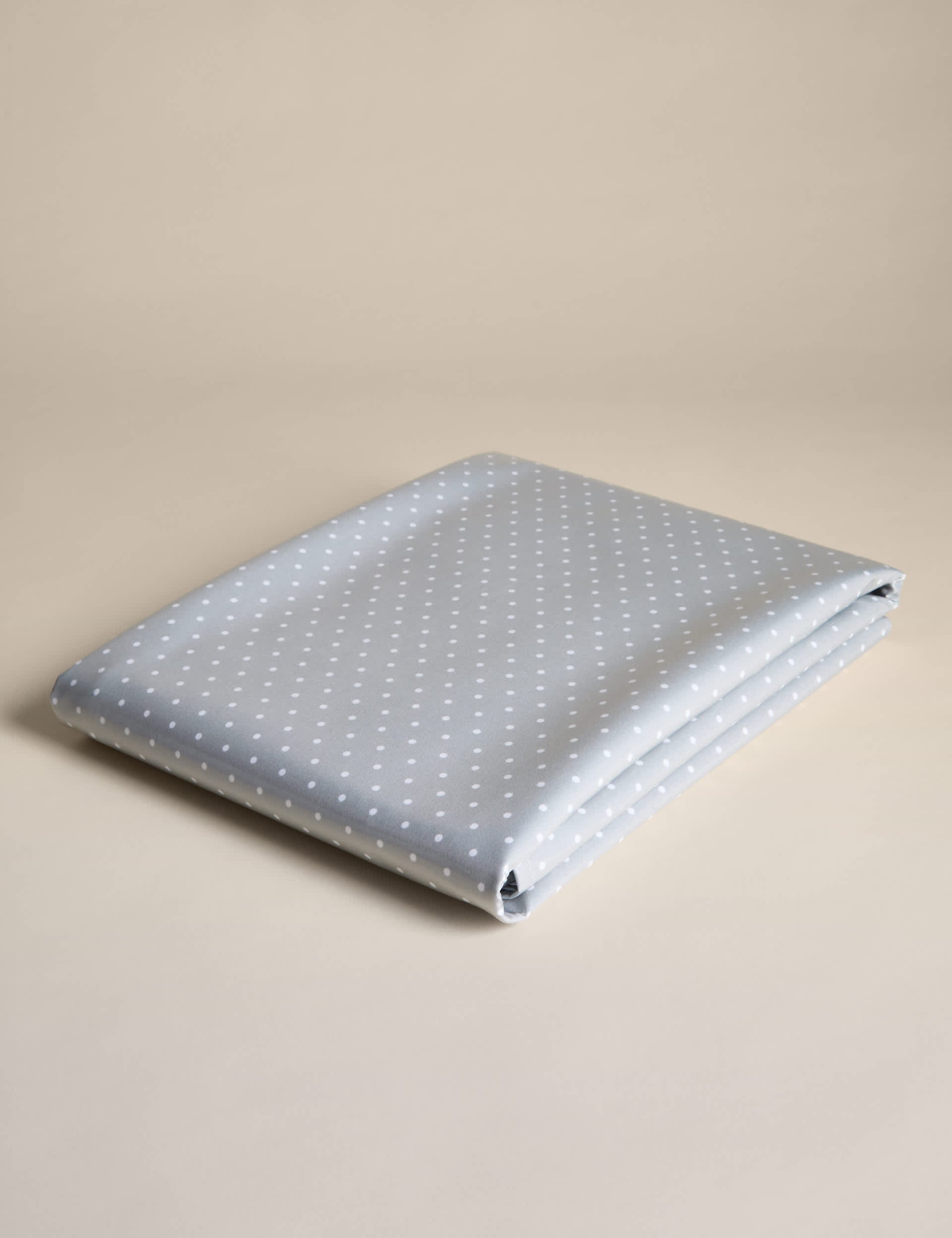 Dotted wipe clean tablecloth 140x230 cm - British product