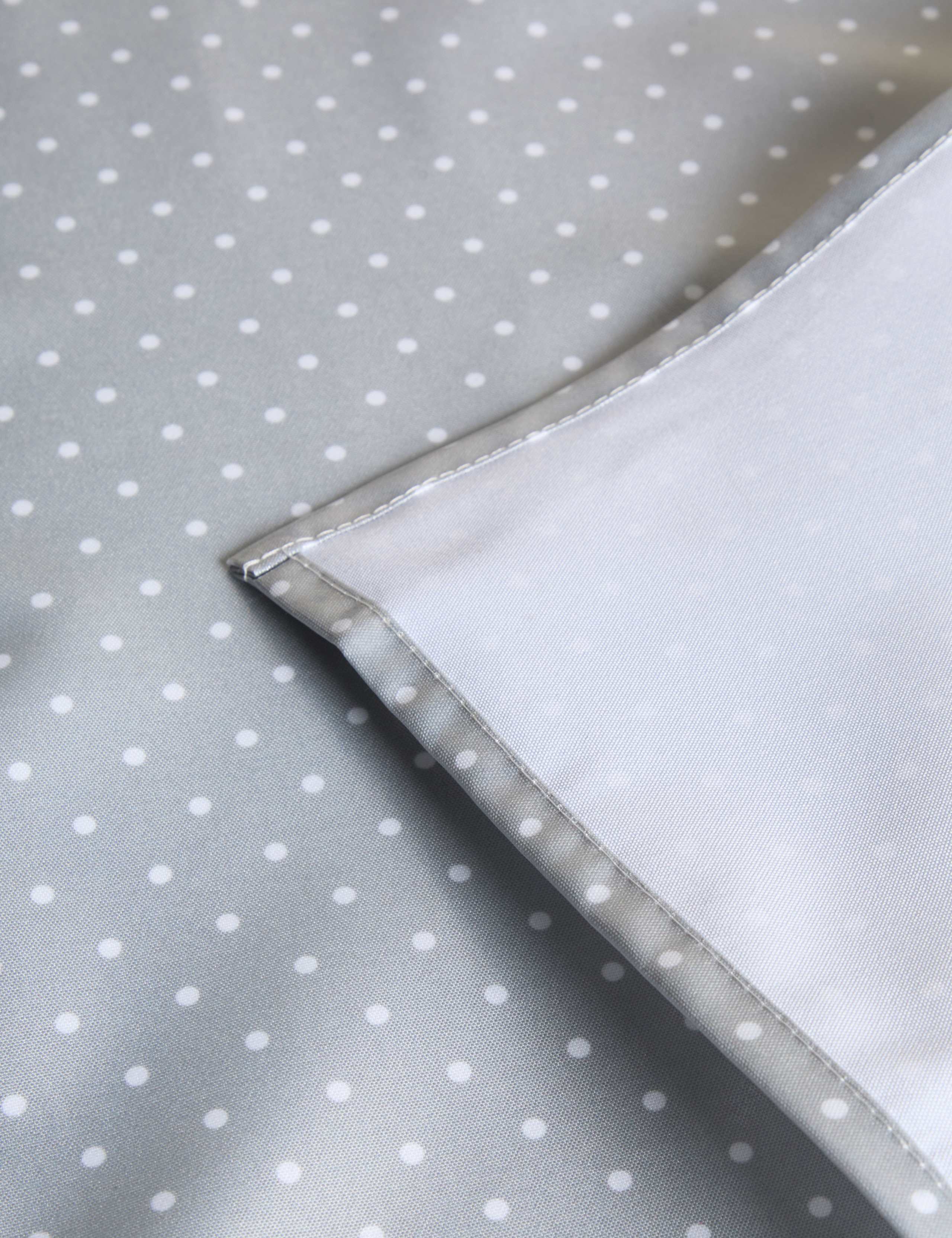 Dotted wipe clean tablecloth 140x230 cm - British product