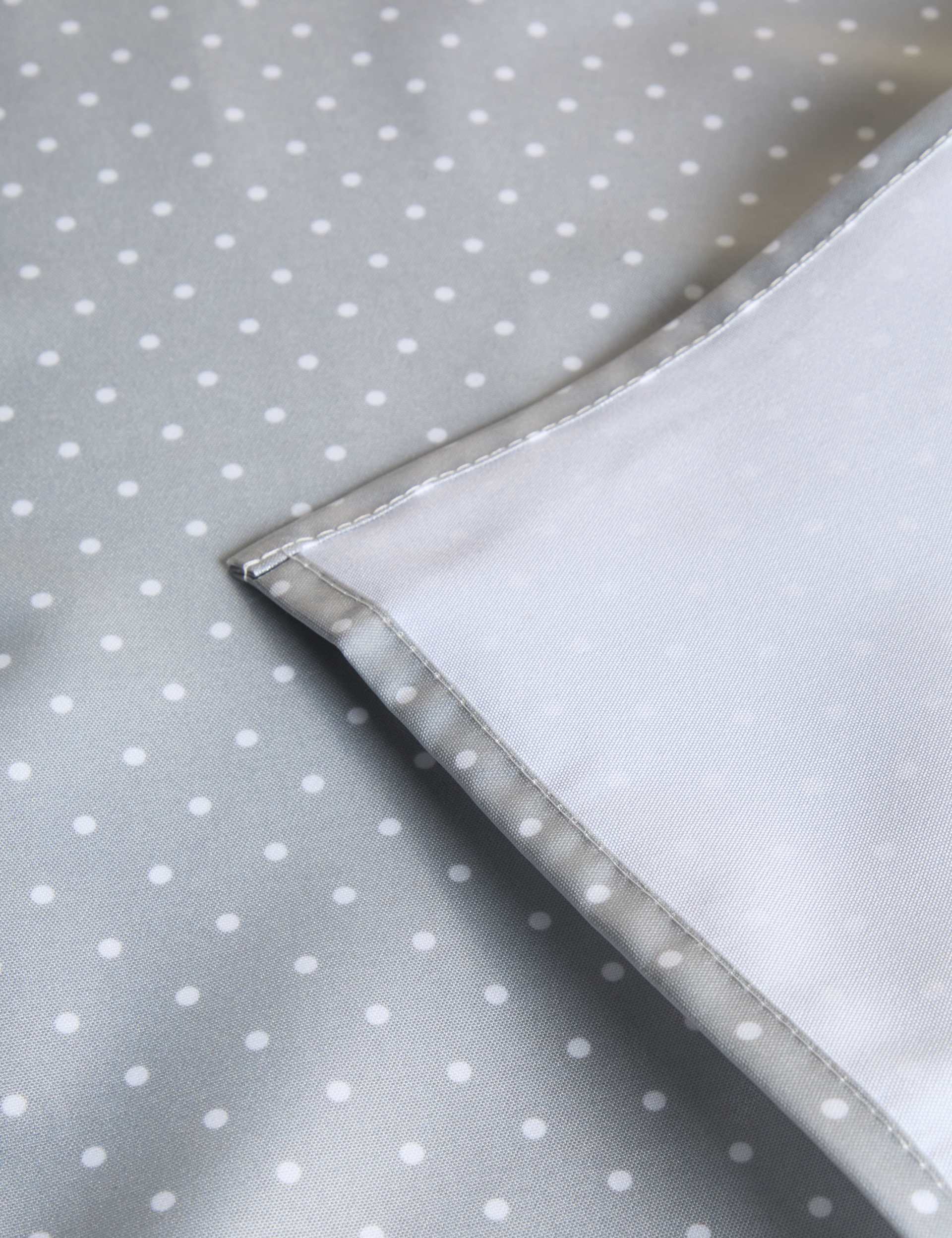 Dotted wipe clean tablecloth 140x230 cm - British product