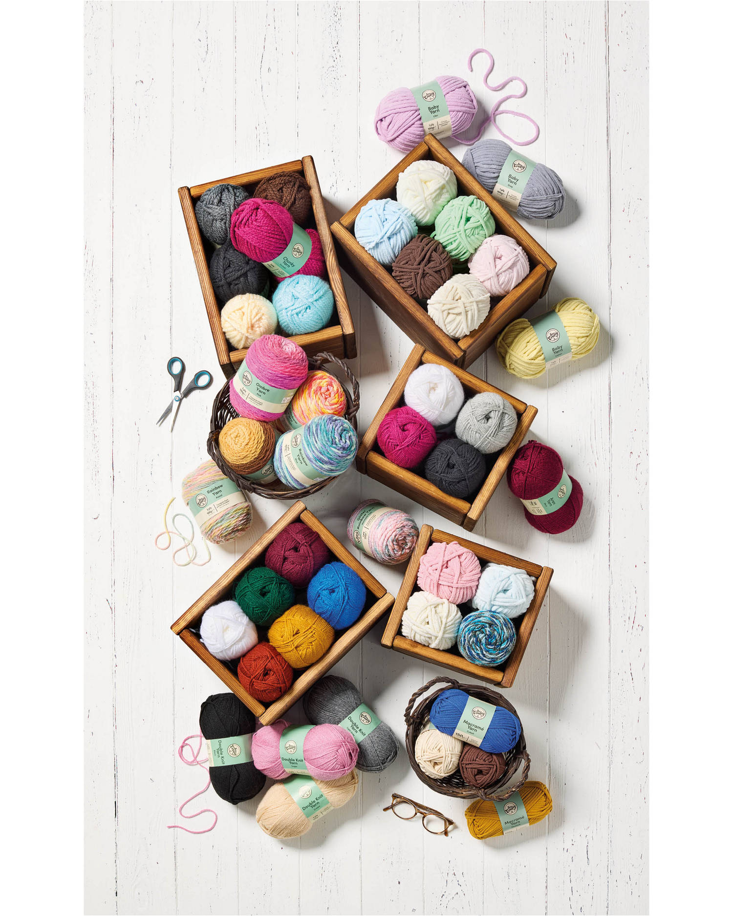 Double knitting yarn 100g 250m, UK version