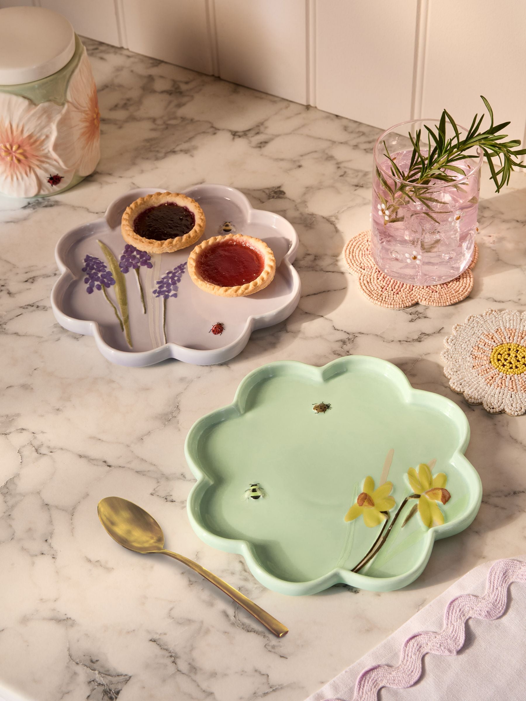 Set of 4 Flower-Shaped Side Plates with Wildlife Embossing