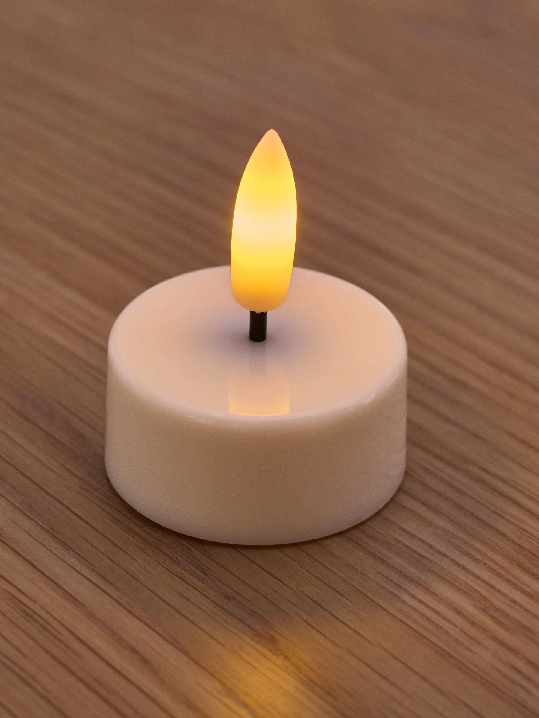 Set of 6 white LED unscented tea lights (British brand)