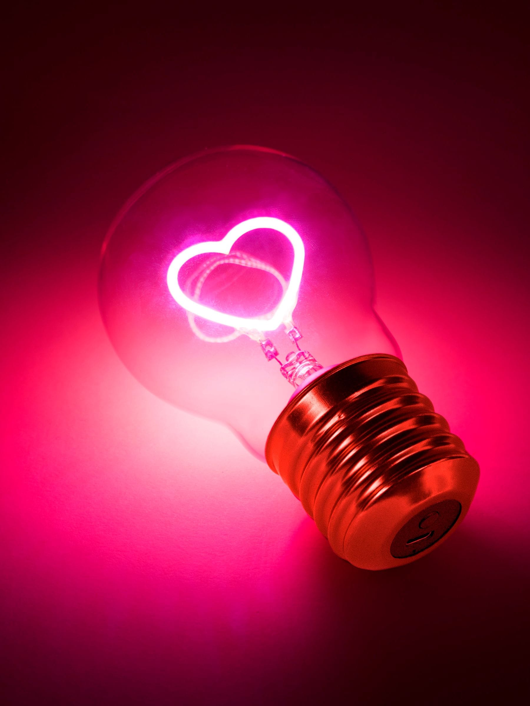 Suck UK pink cordless heart lightbulb (British brand)