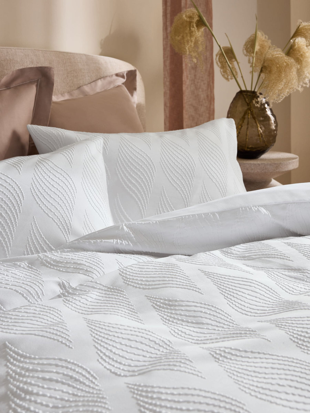 White wave embossed duvet cover and pillowcase set (British brand)