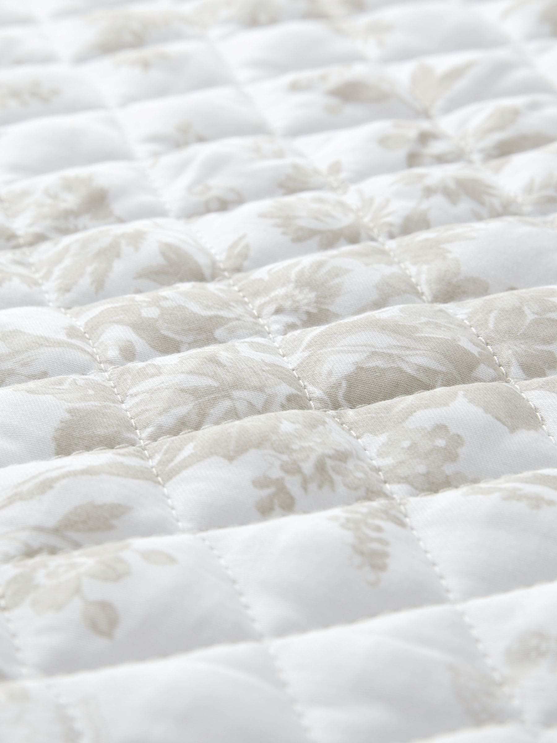 Laura Ashley quilted bedspread Dove Grey Walled Garden 235cm, imported from the UK