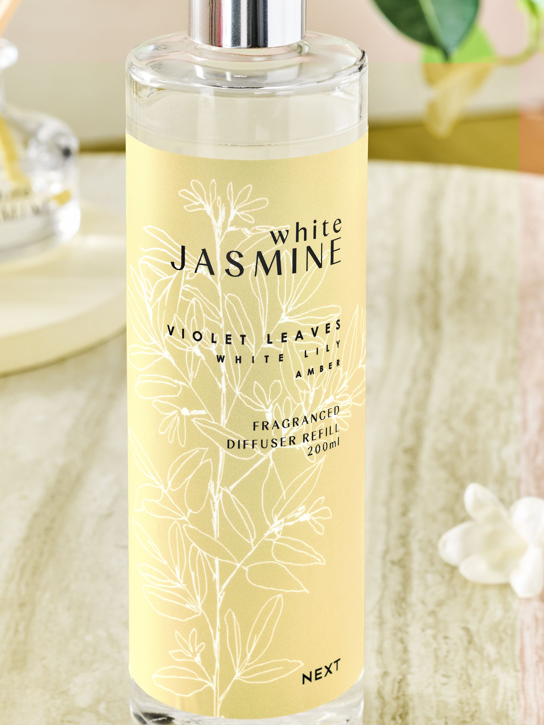 Floral diffuser refill with white lily, honeysuckle, and jasmine - British product