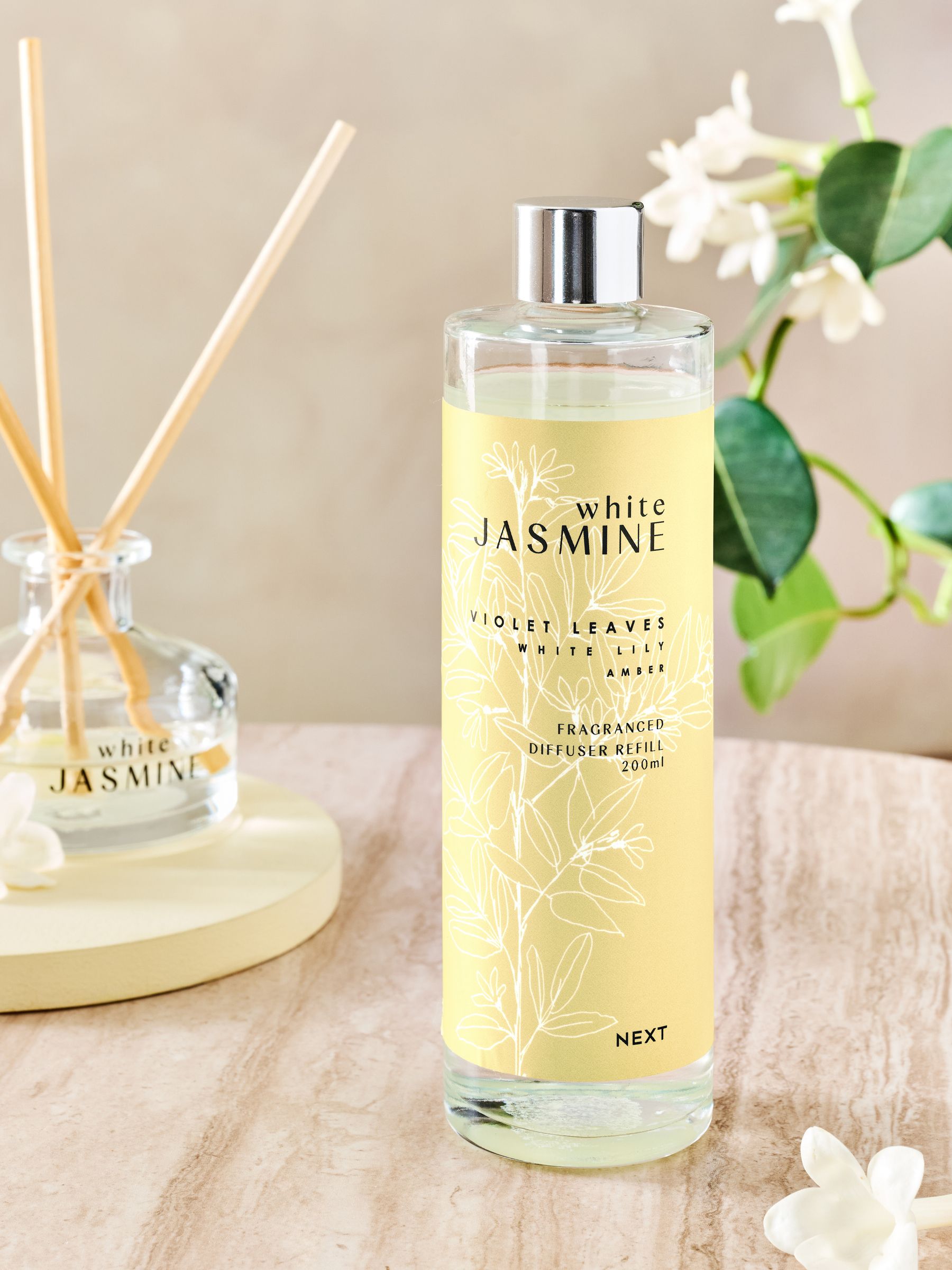 Floral diffuser refill with white lily, honeysuckle, and jasmine - British product