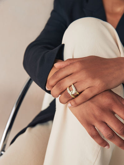 Gullfarget Interlock Sparkle Ring Mote smykker