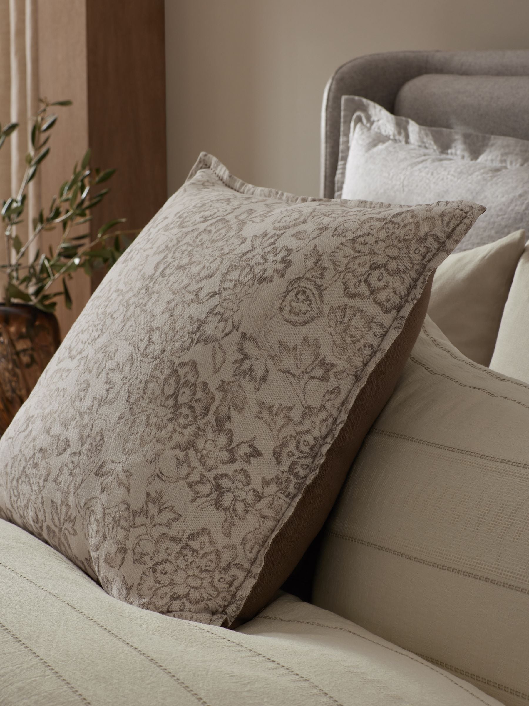 N. Premium floral woodblock cushion in natural colour 59x59cm, UK version