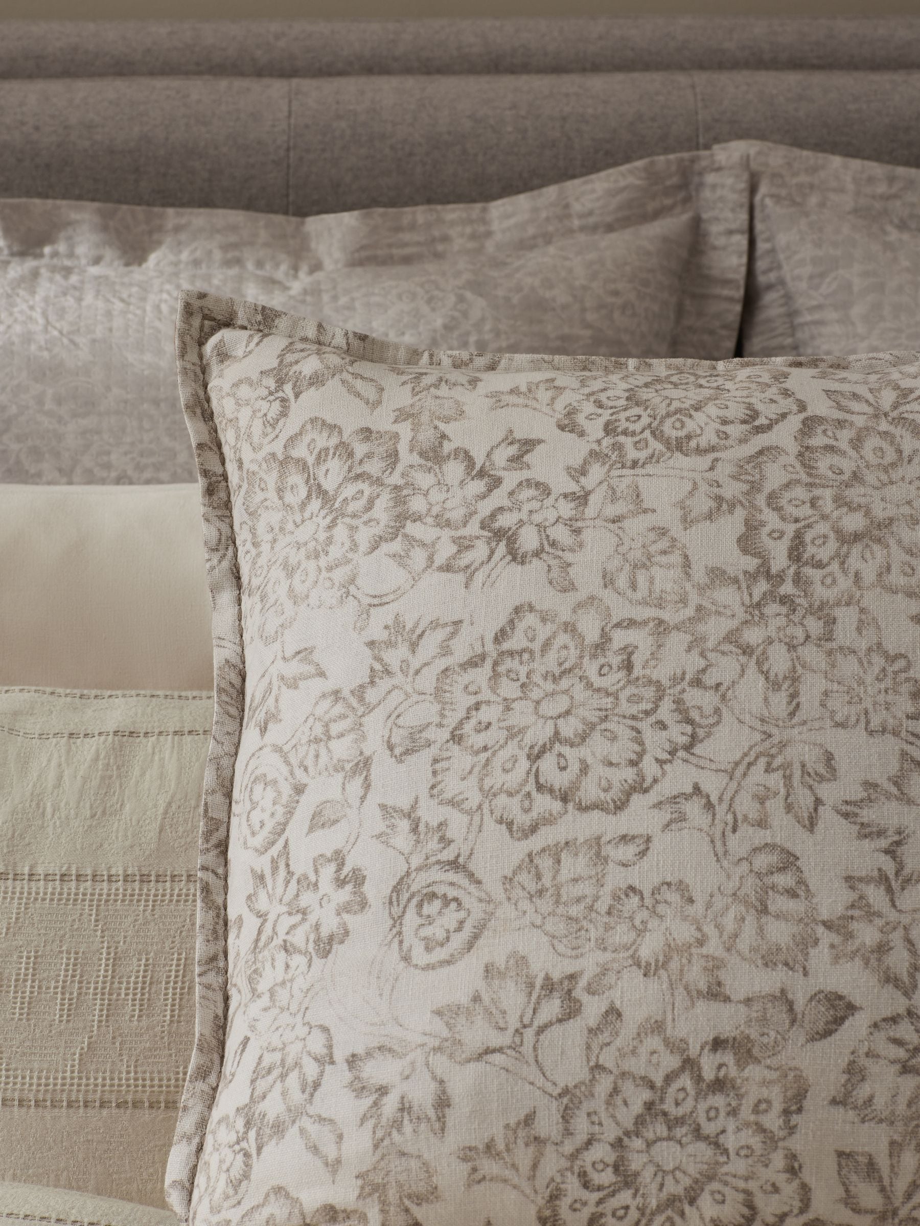 N. Premium floral woodblock cushion in natural colour 59x59cm, UK version