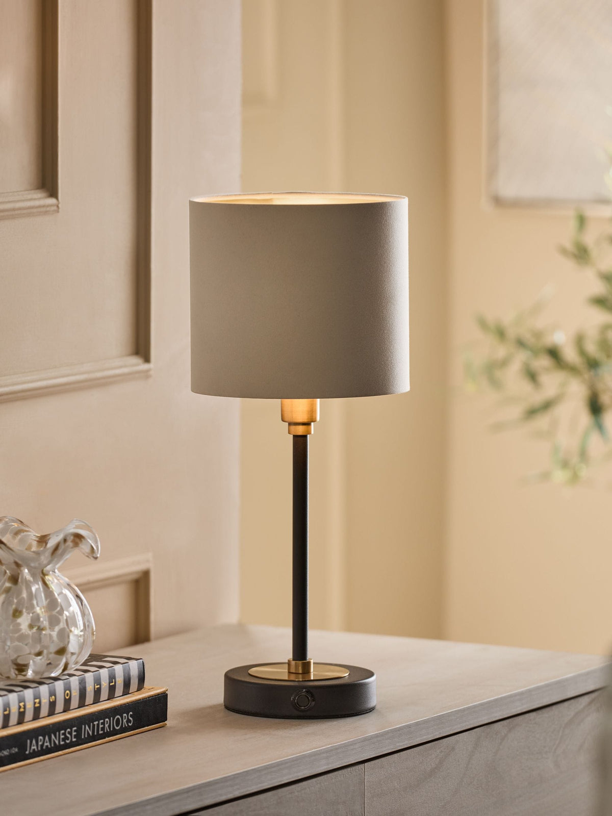 Hudson black rechargeable table lamp 40cm - British product