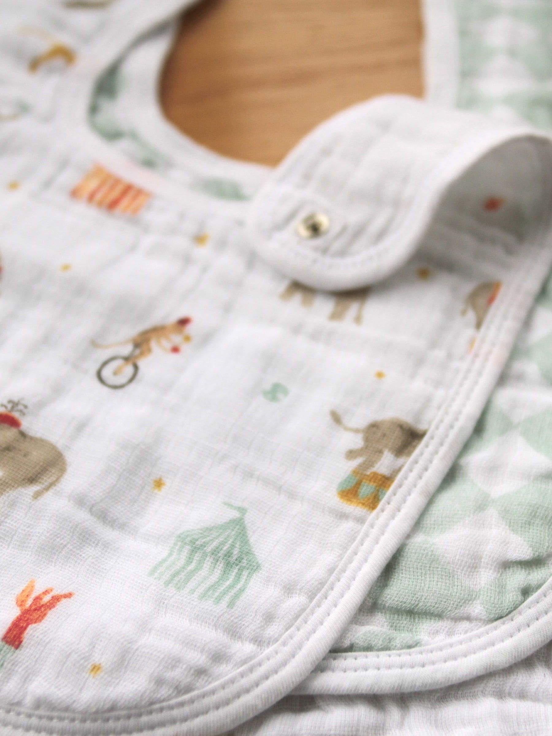 Aden + Anais elephant circus baby bibs 3 pack - British product