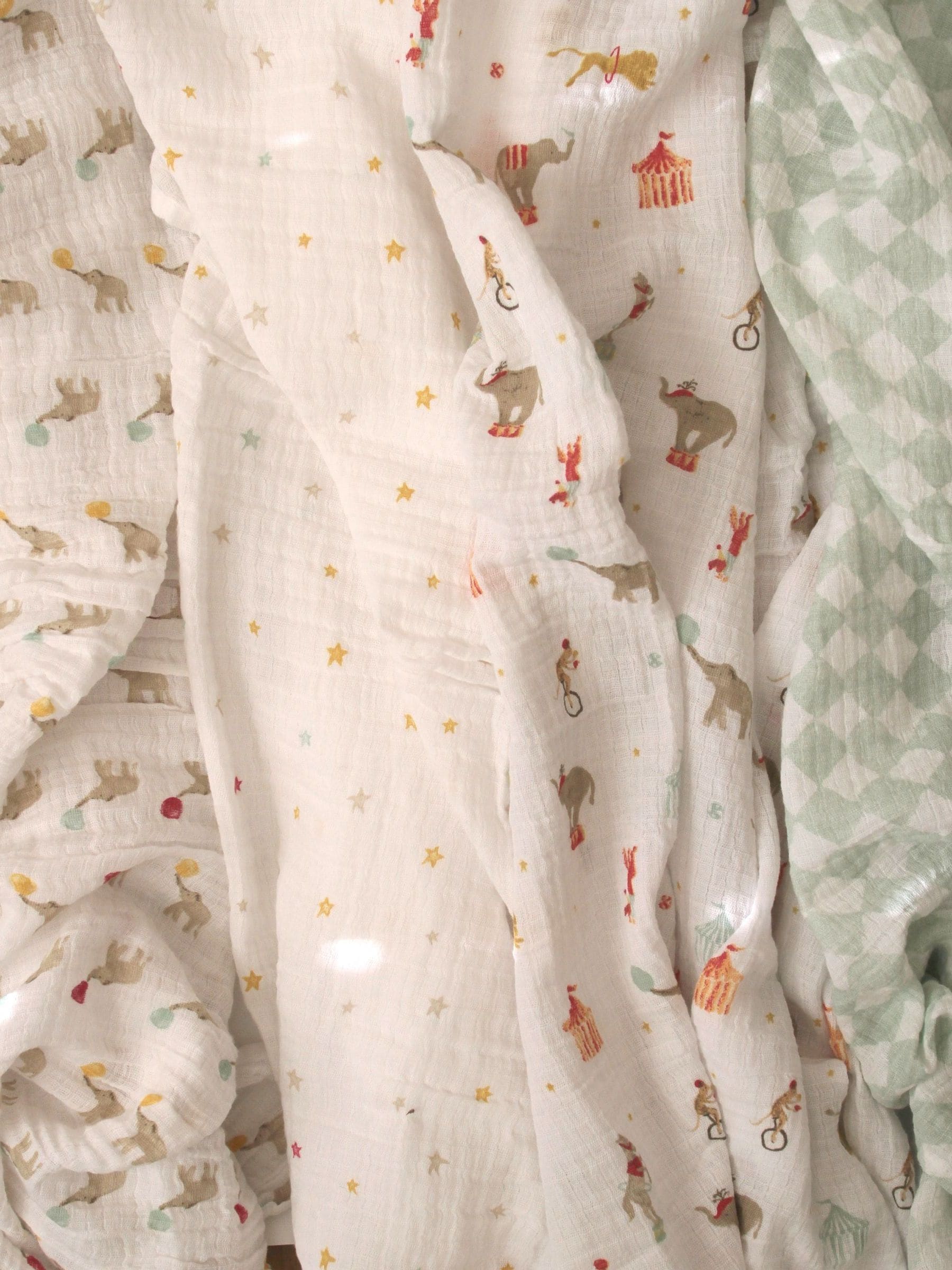 aden + anais muslin blankets Elephant Circus 4 pack, UK version